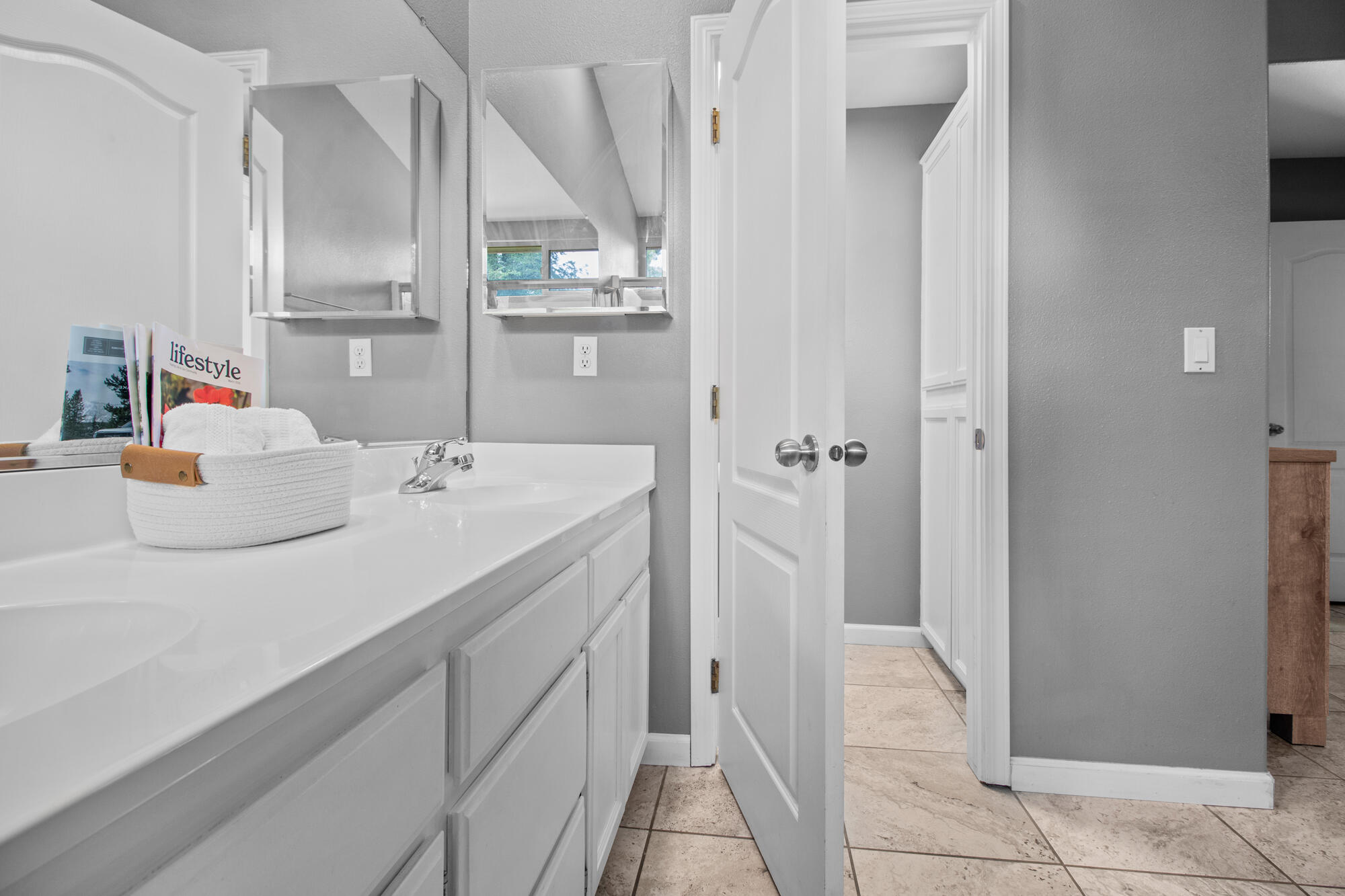 1602 E La Vida Ct, Visalia, CA 93292