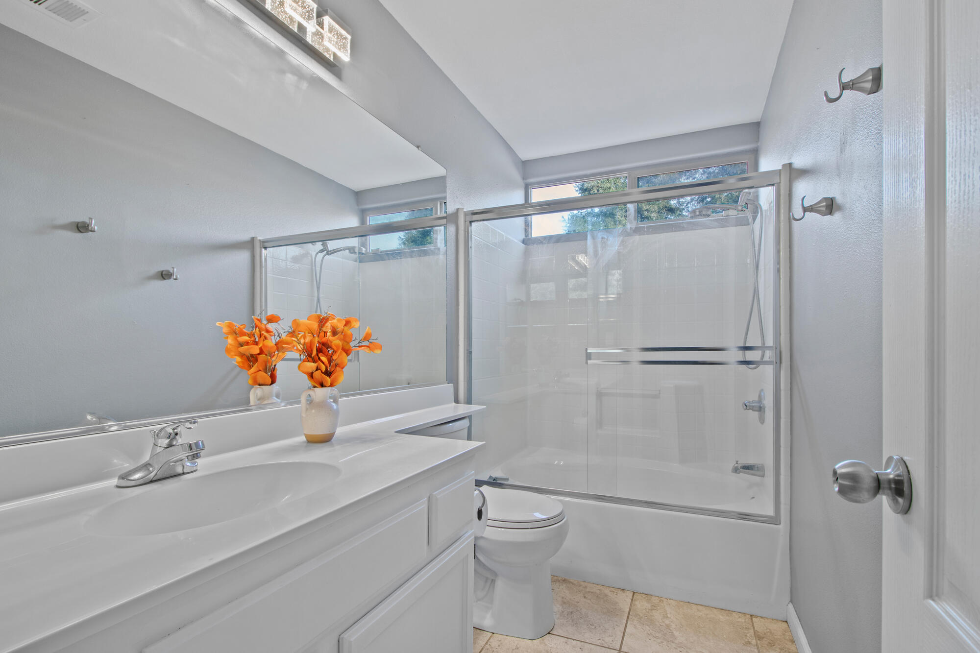 1602 E La Vida Ct, Visalia, CA 93292