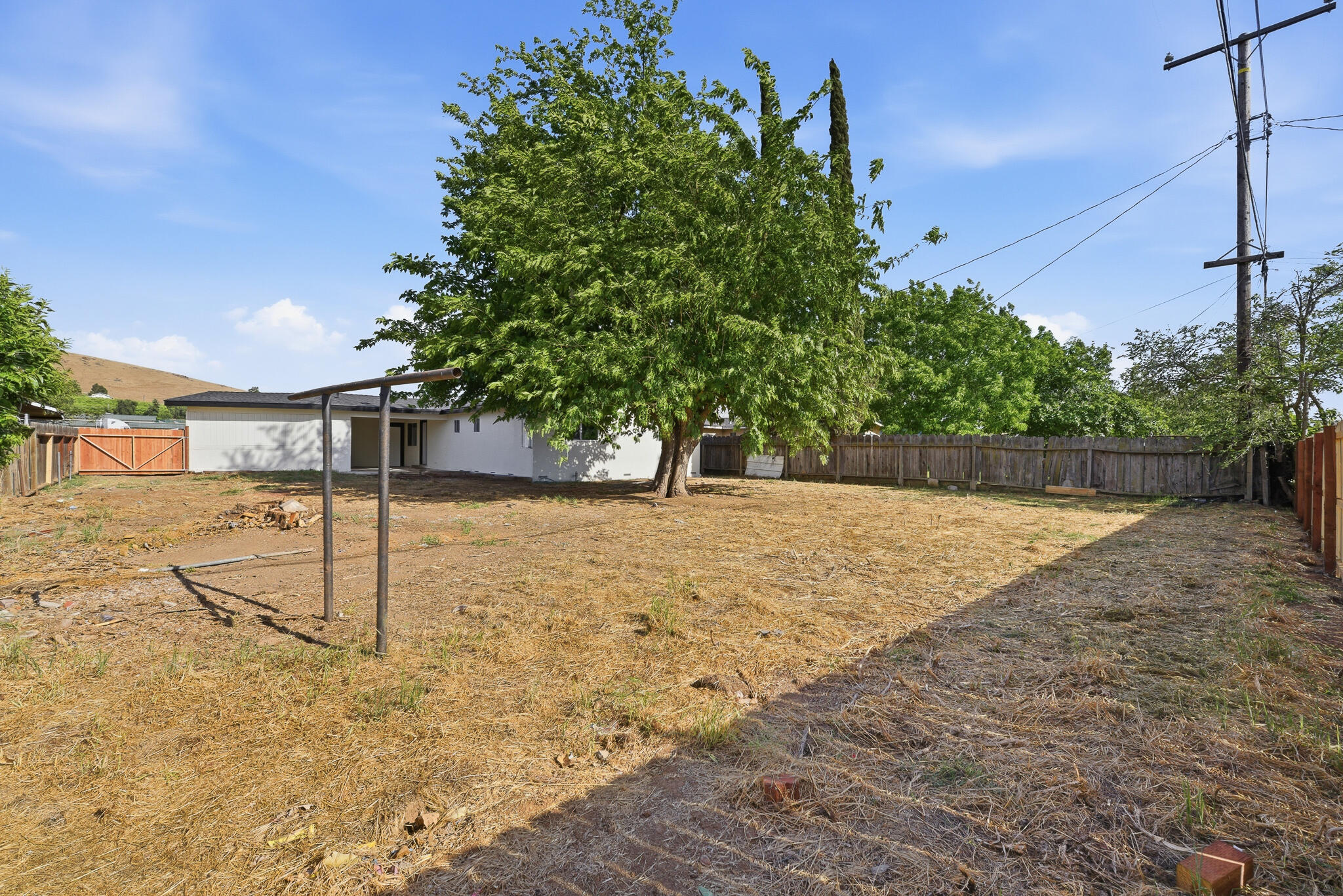 1963 Douglas St, Porterville, CA 93257