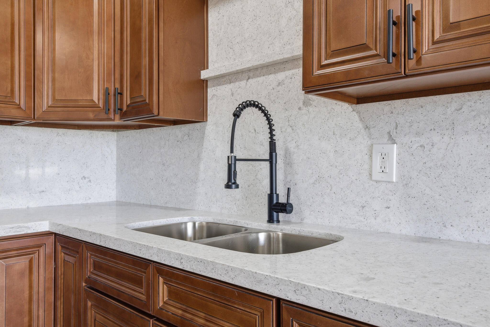 1963 Douglas St, Porterville, CA 93257