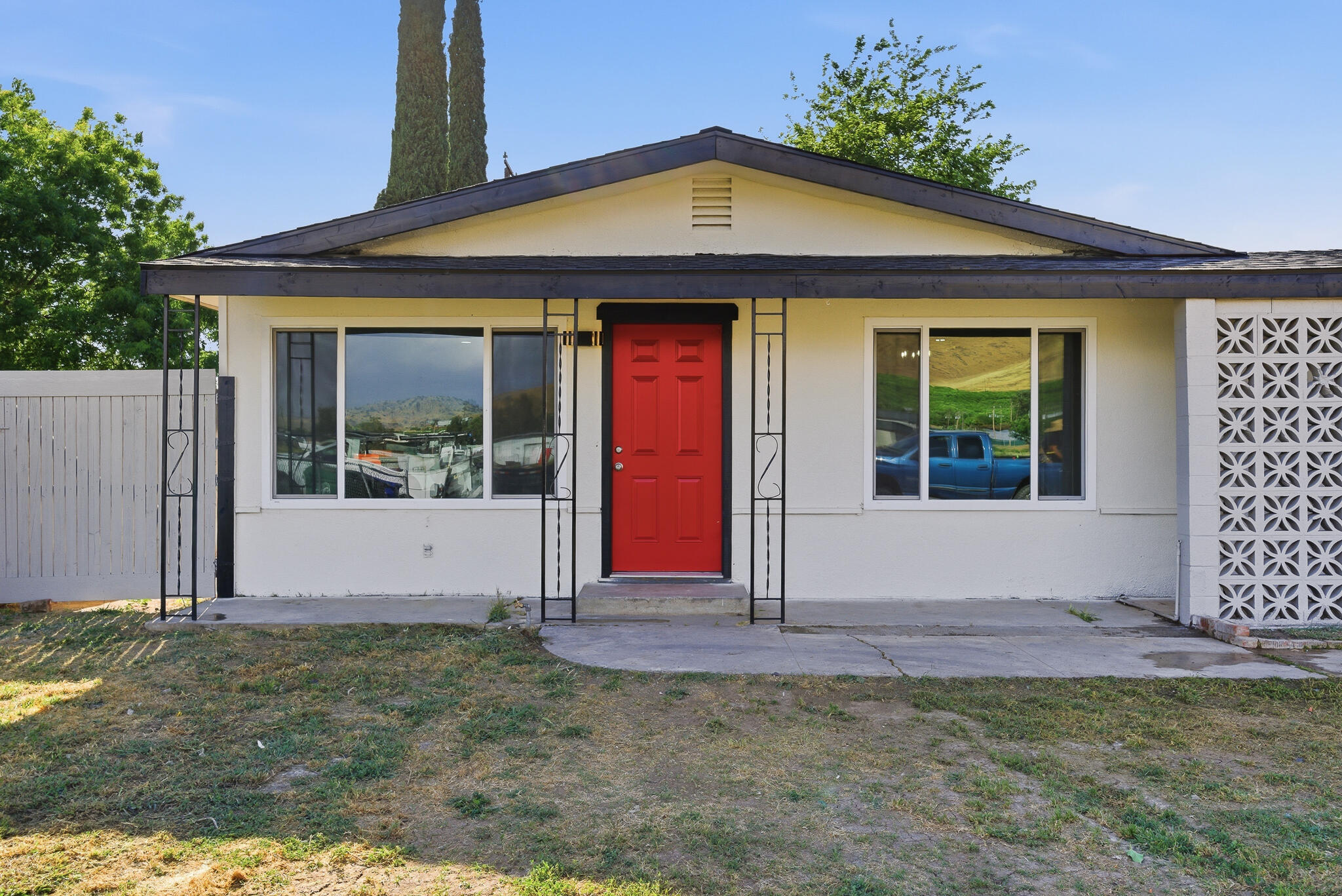 1963 Douglas St, Porterville, CA 93257