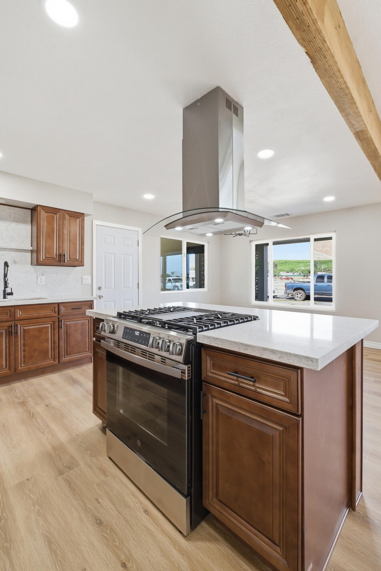 1963 Douglas St, Porterville, CA 93257