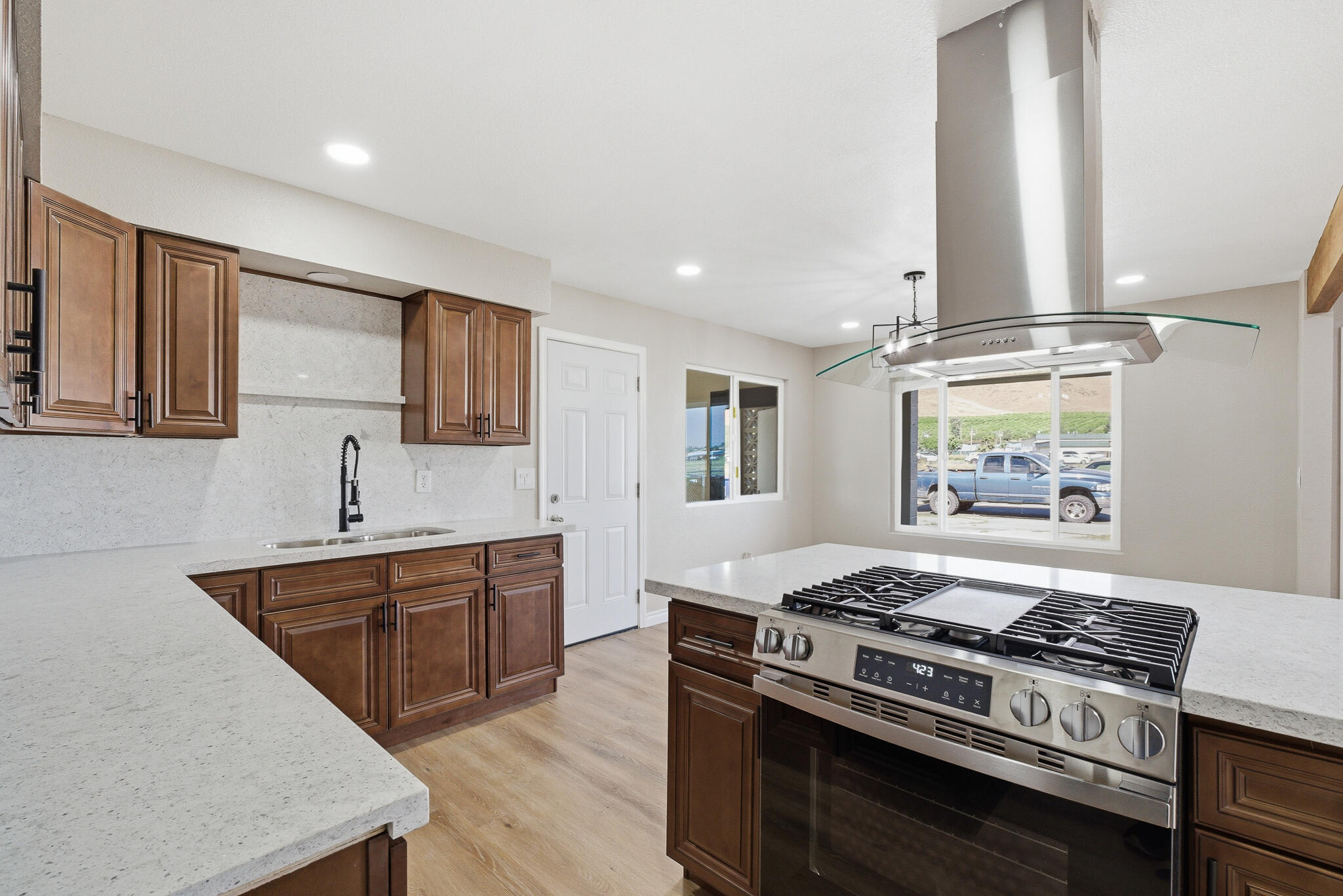 1963 Douglas St, Porterville, CA 93257