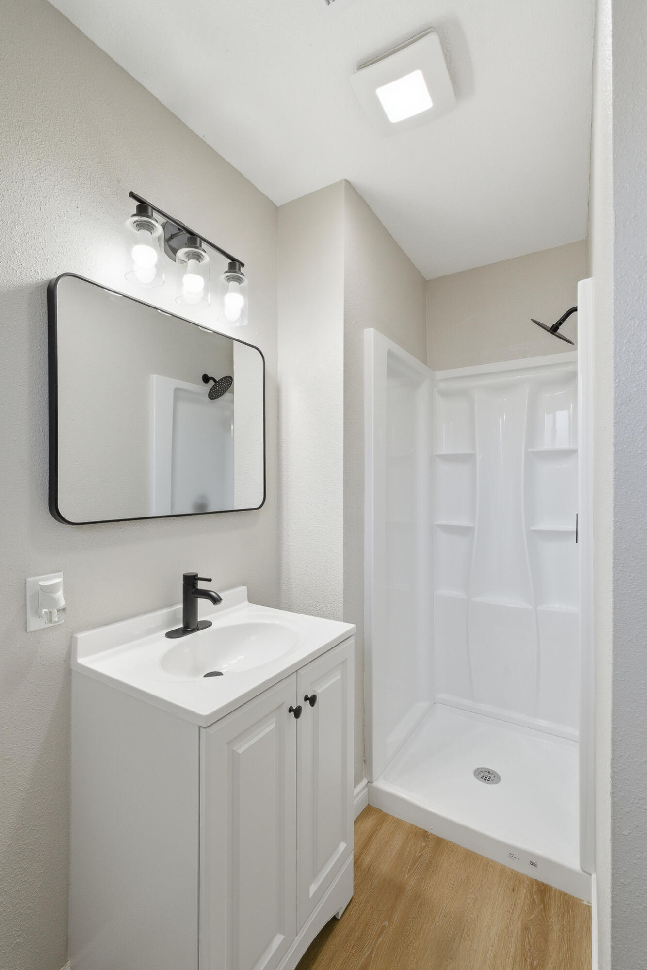 1963 Douglas St, Porterville, CA 93257