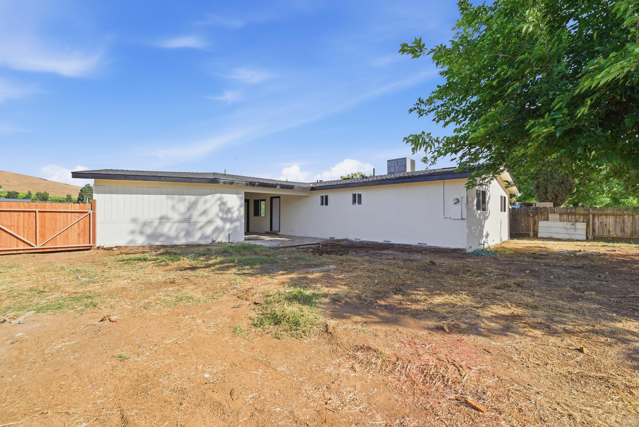 1963 Douglas St, Porterville, CA 93257