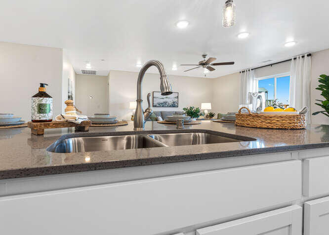 7121 W Wren Ave, Visalia, CA 93291