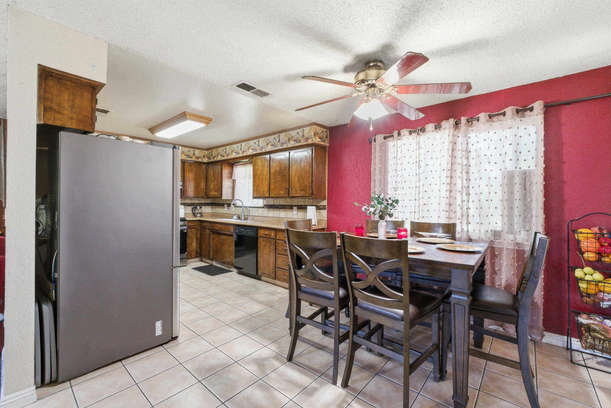 751 W Westfield Ave, Porterville, CA 93257