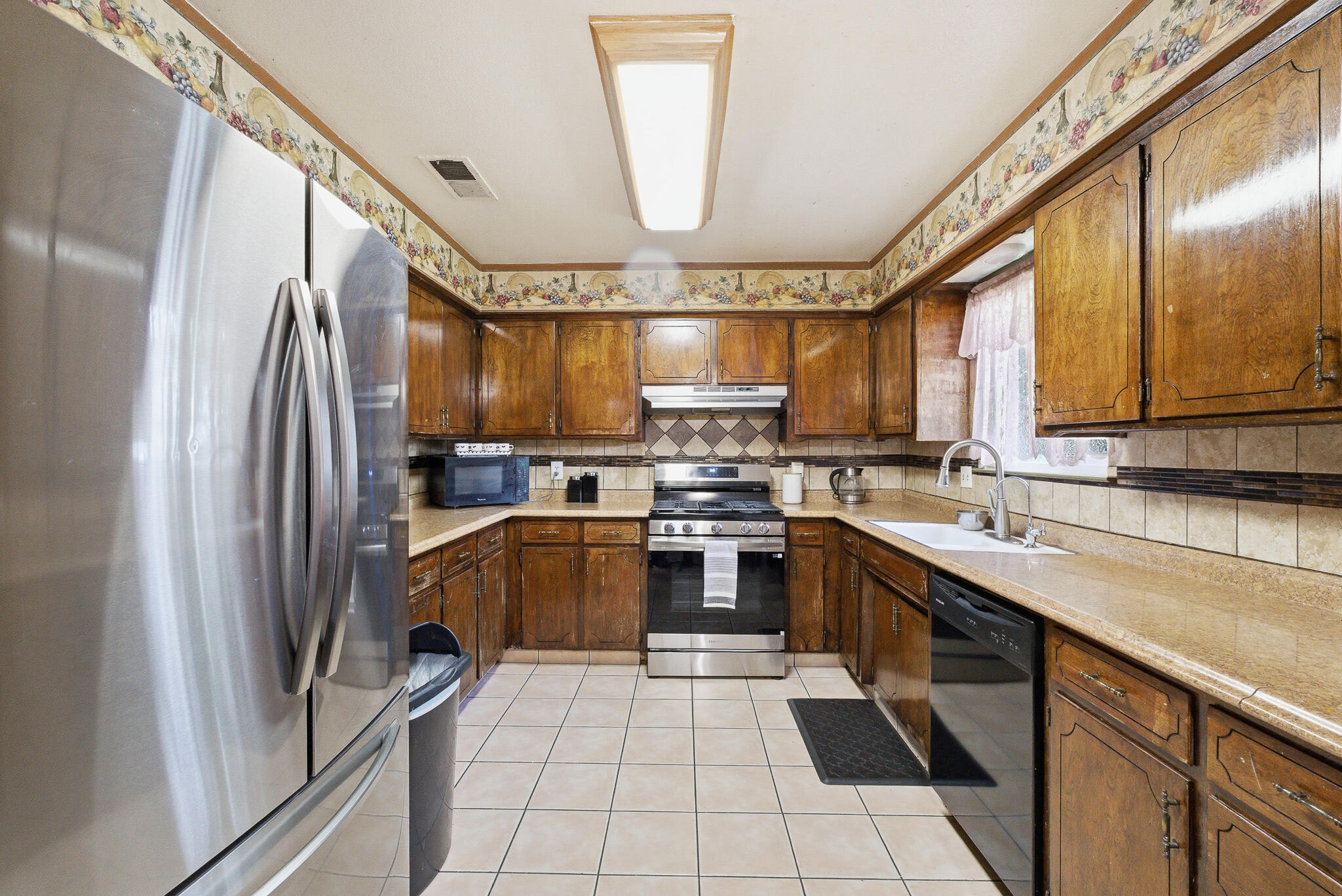 751 W Westfield Ave, Porterville, CA 93257