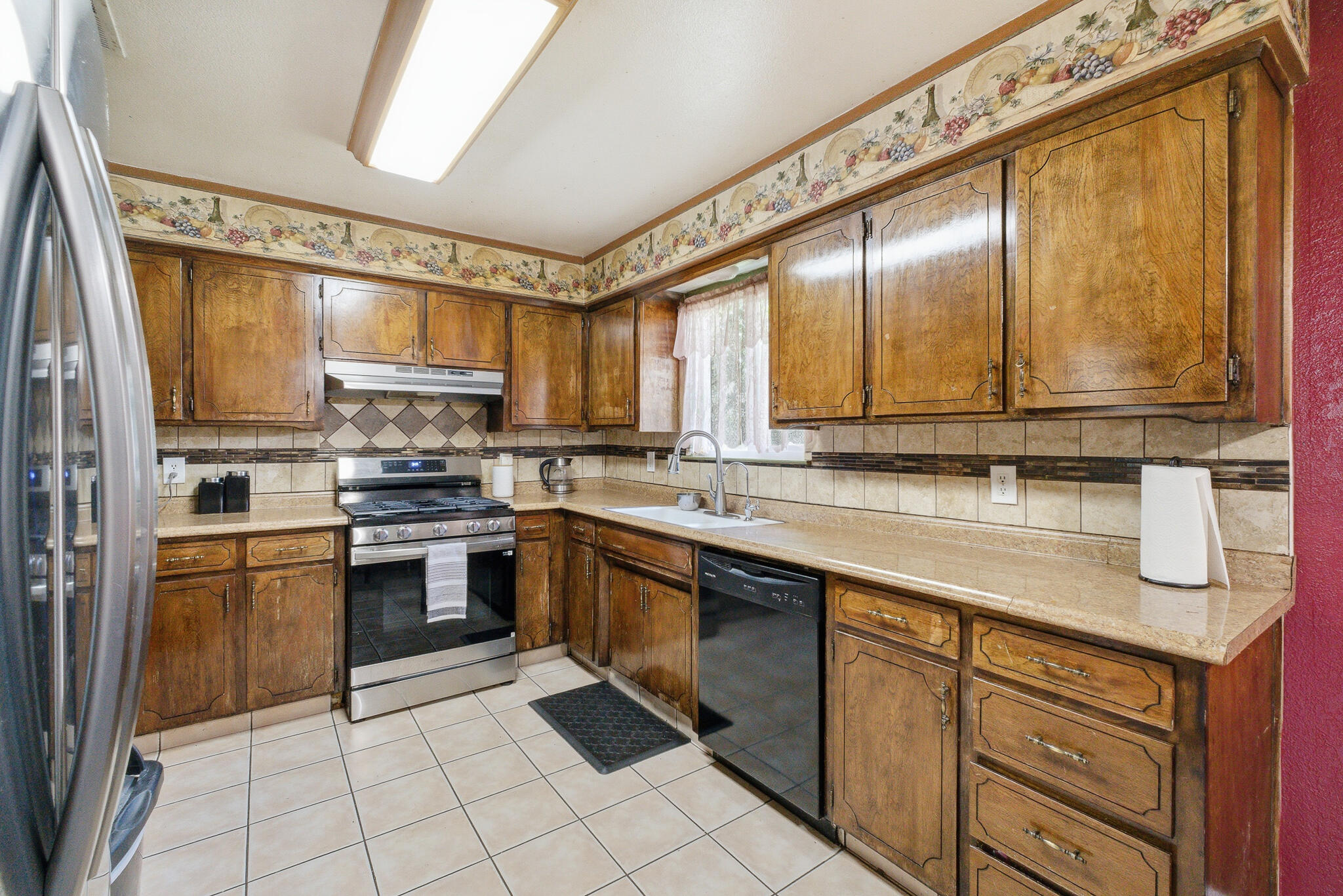 751 W Westfield Ave, Porterville, CA 93257