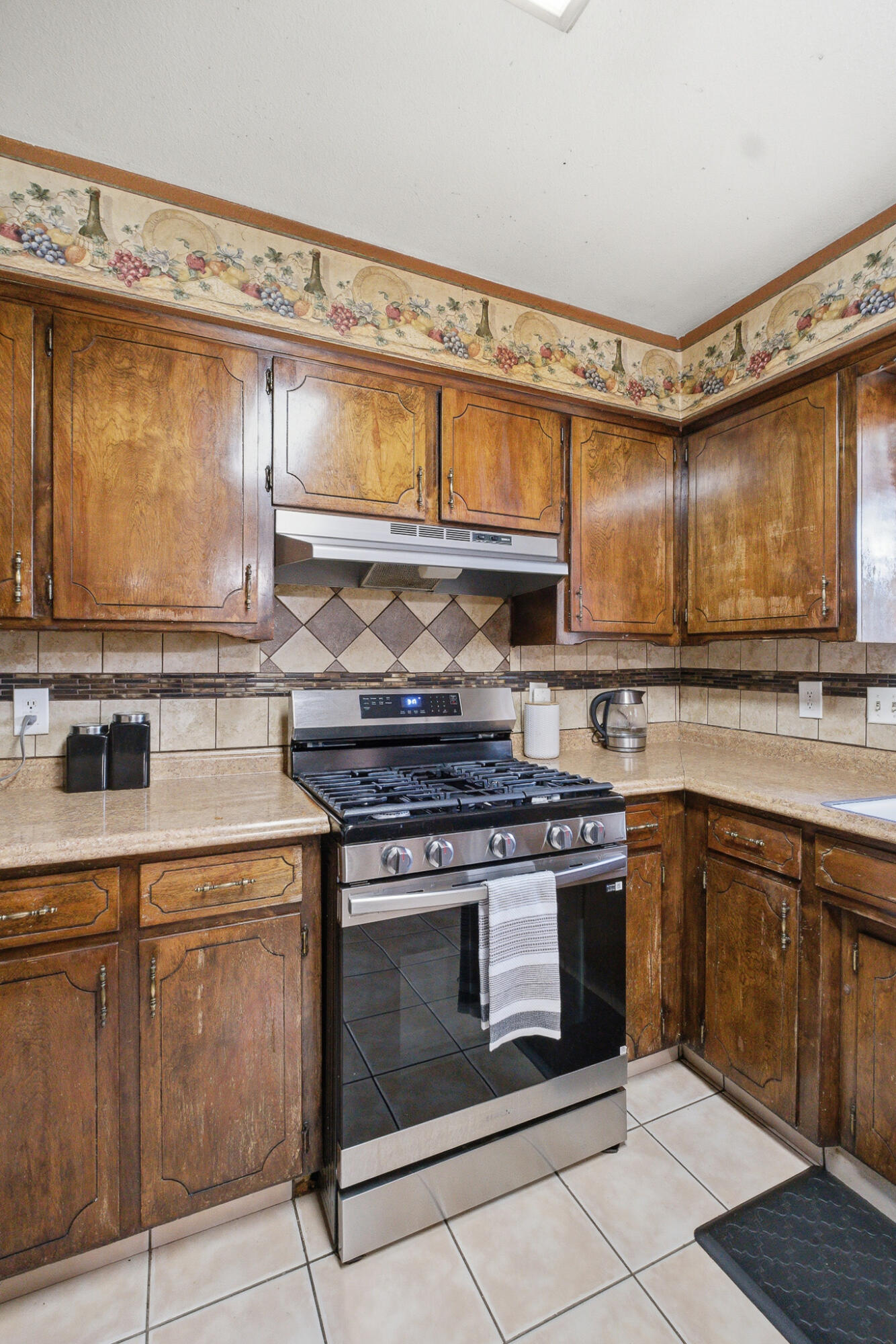 751 W Westfield Ave, Porterville, CA 93257