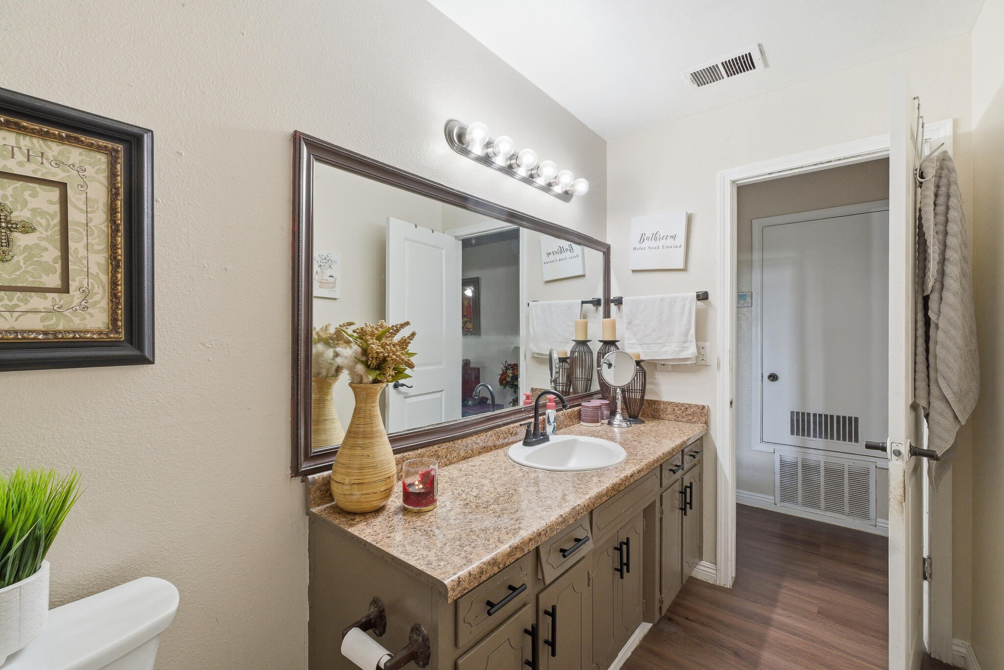 751 W Westfield Ave, Porterville, CA 93257