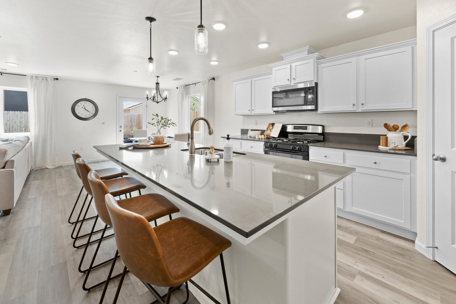 7020 Oriole Ave, Visalia, CA 93291