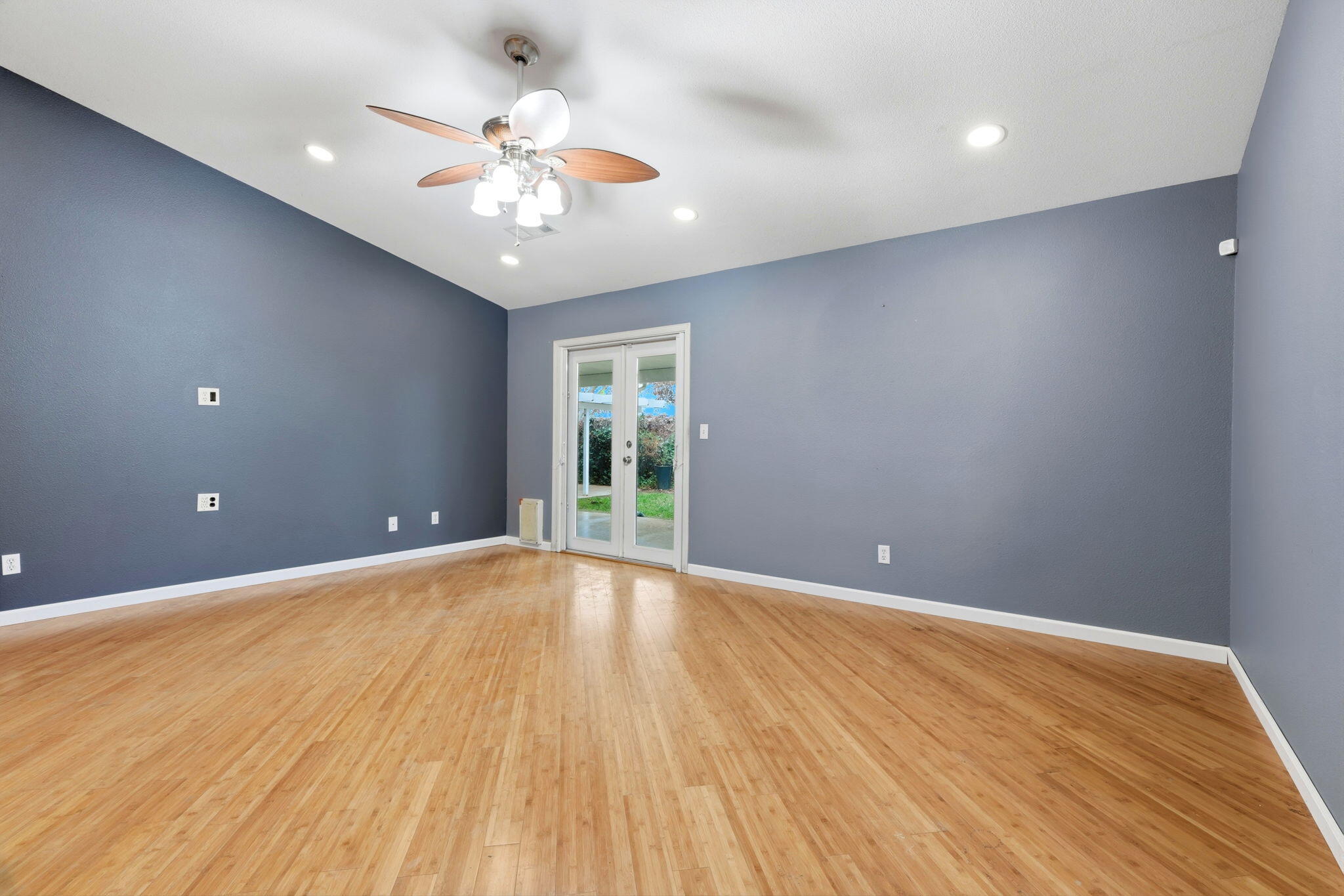 226 N Amador St, Visalia, CA 93292