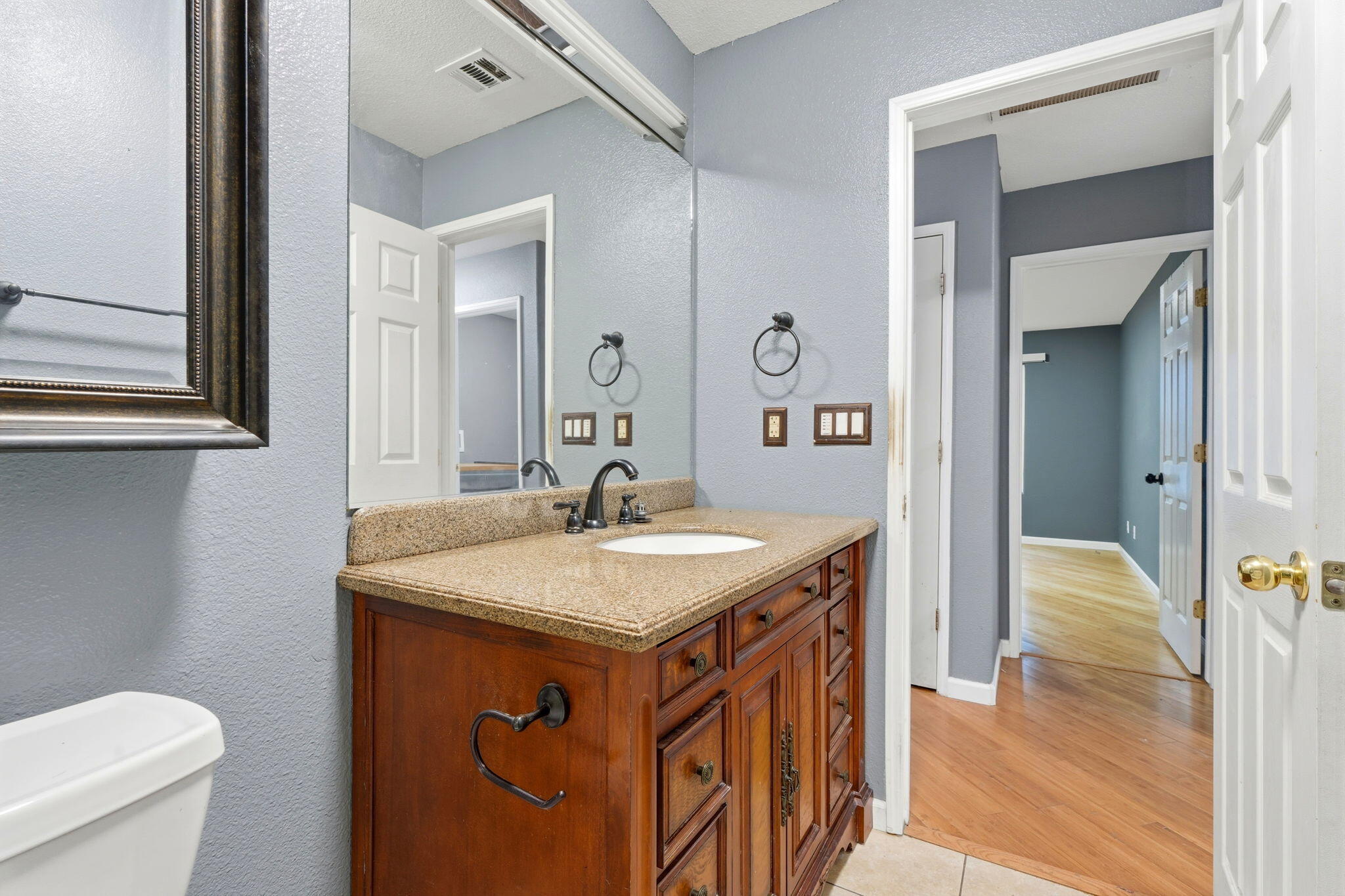 226 N Amador St, Visalia, CA 93292