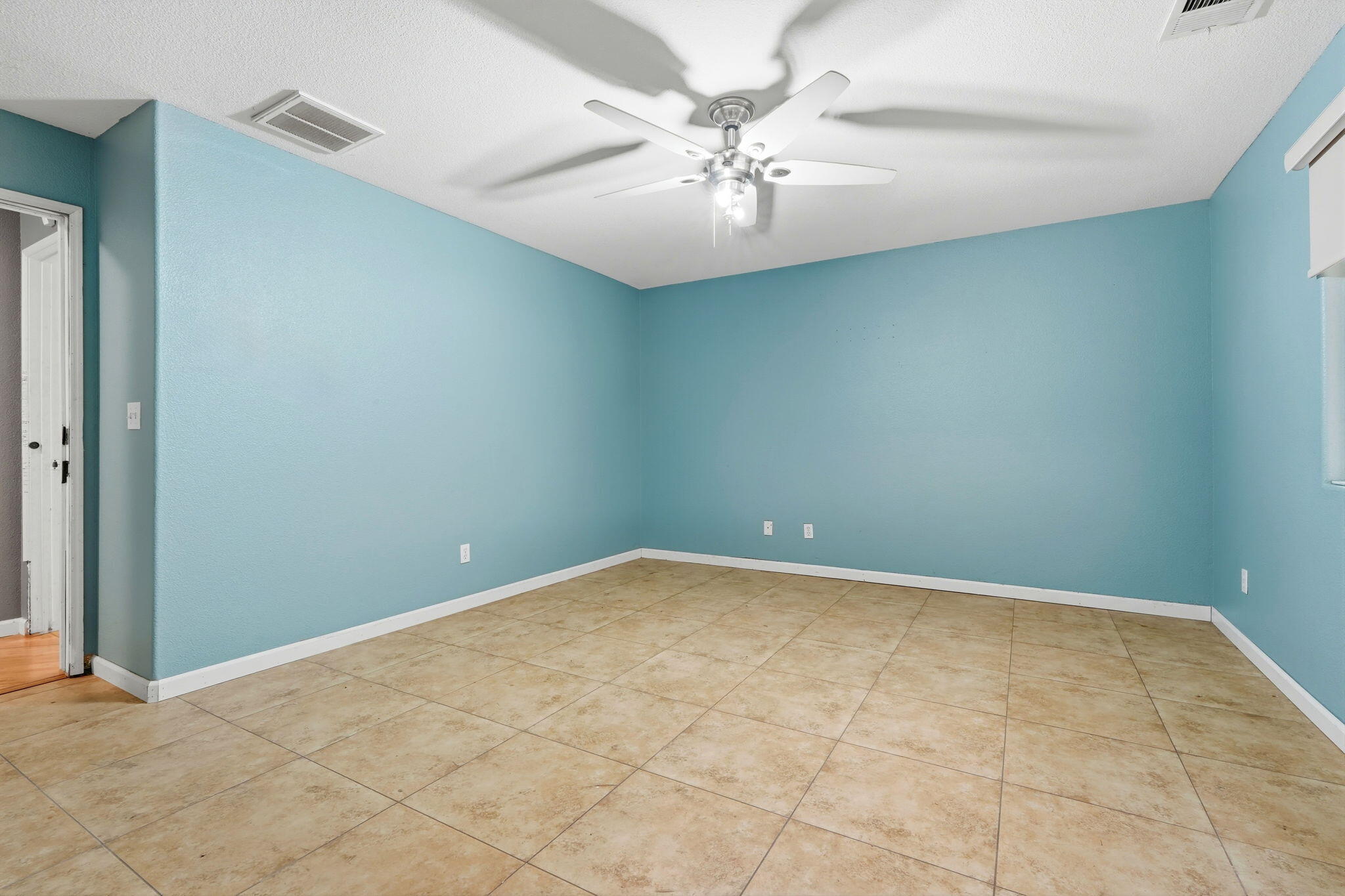 226 N Amador St, Visalia, CA 93292