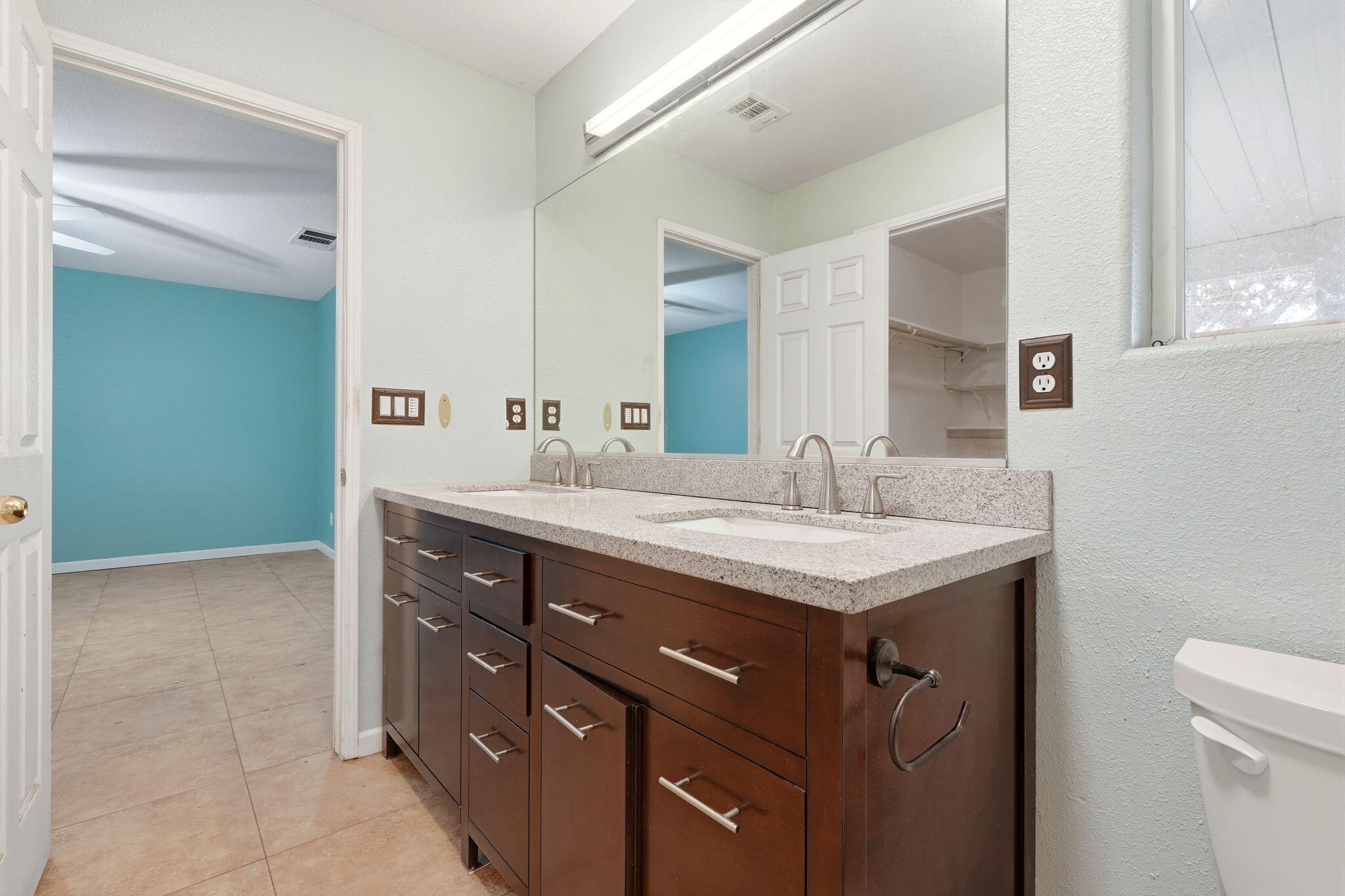 226 N Amador St, Visalia, CA 93292