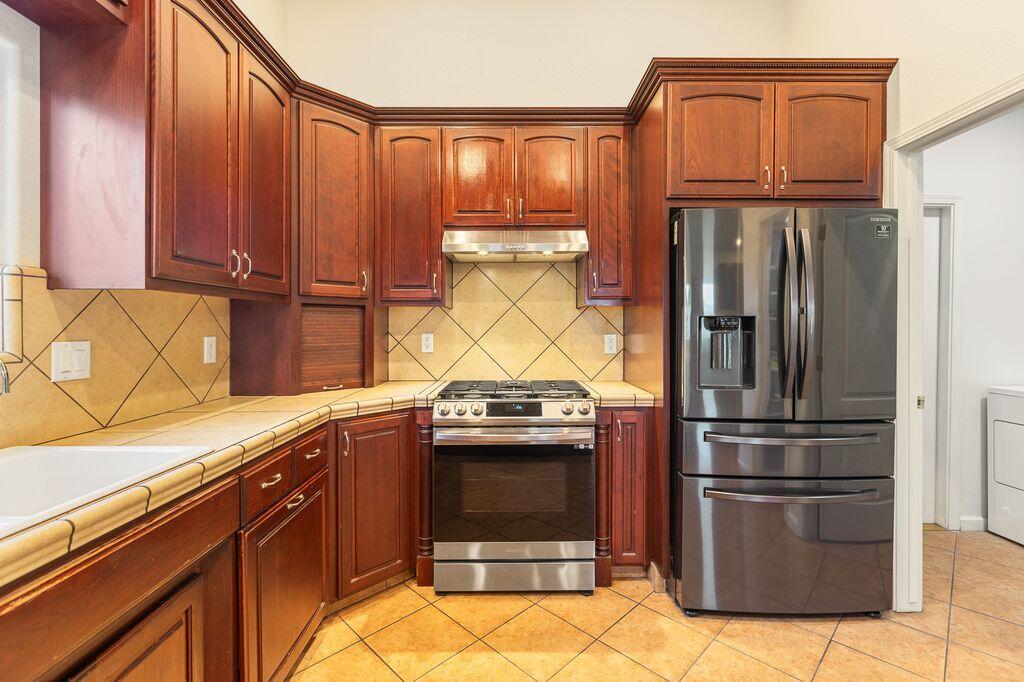 1110 Lincoln St, Tulare, CA 93274