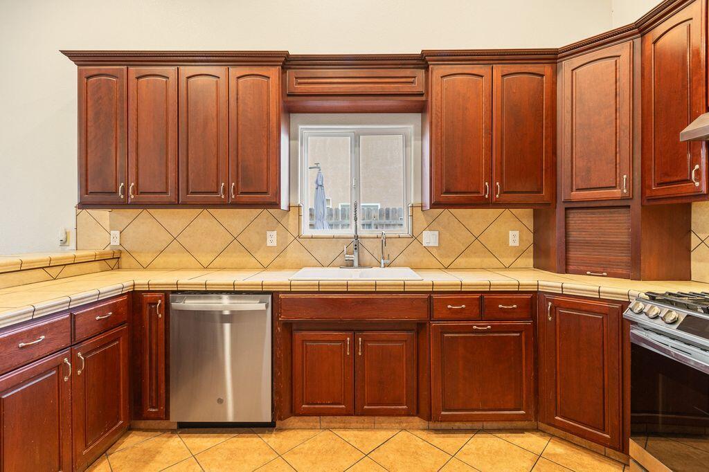 1110 Lincoln St, Tulare, CA 93274