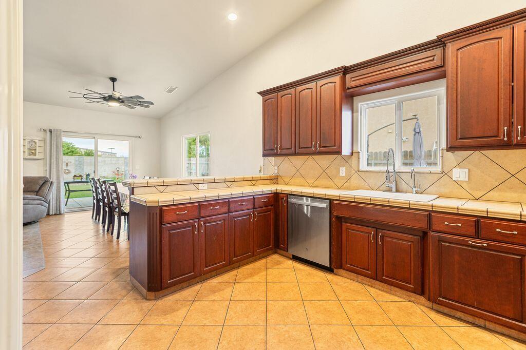 1110 Lincoln St, Tulare, CA 93274