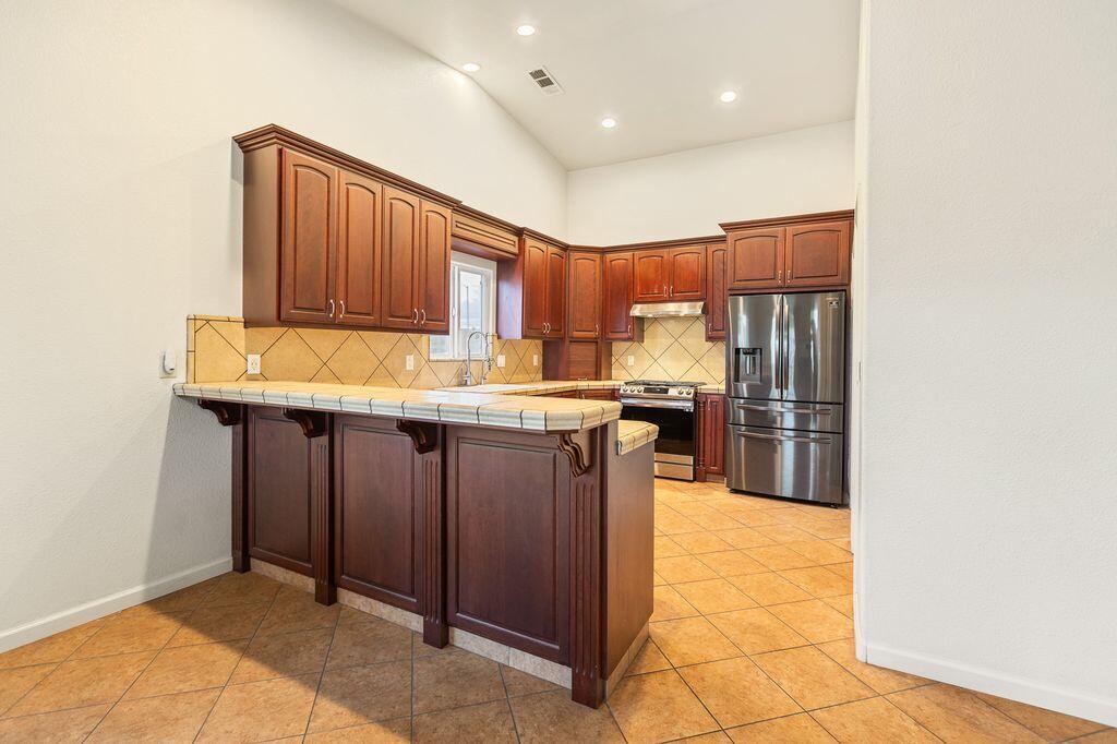 1110 Lincoln St, Tulare, CA 93274