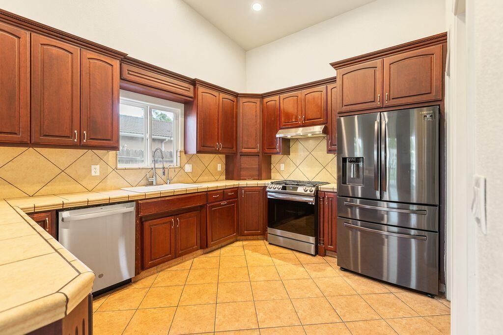 1110 Lincoln St, Tulare, CA 93274