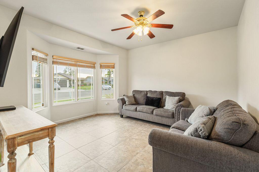 1110 Lincoln St, Tulare, CA 93274