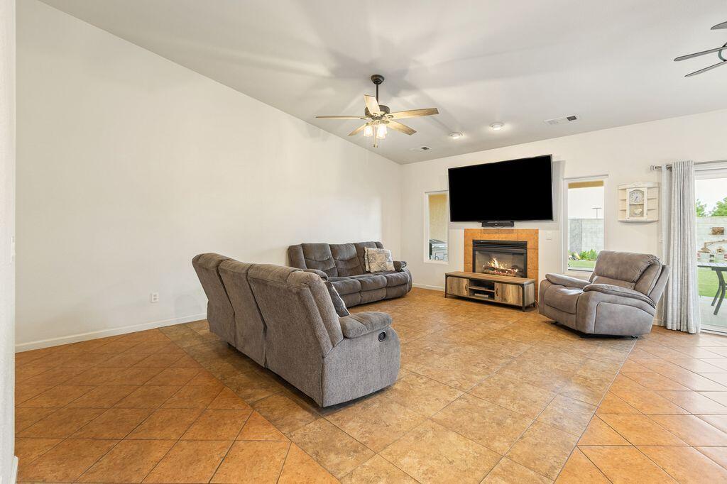 1110 Lincoln St, Tulare, CA 93274