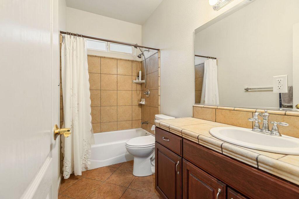 1110 Lincoln St, Tulare, CA 93274