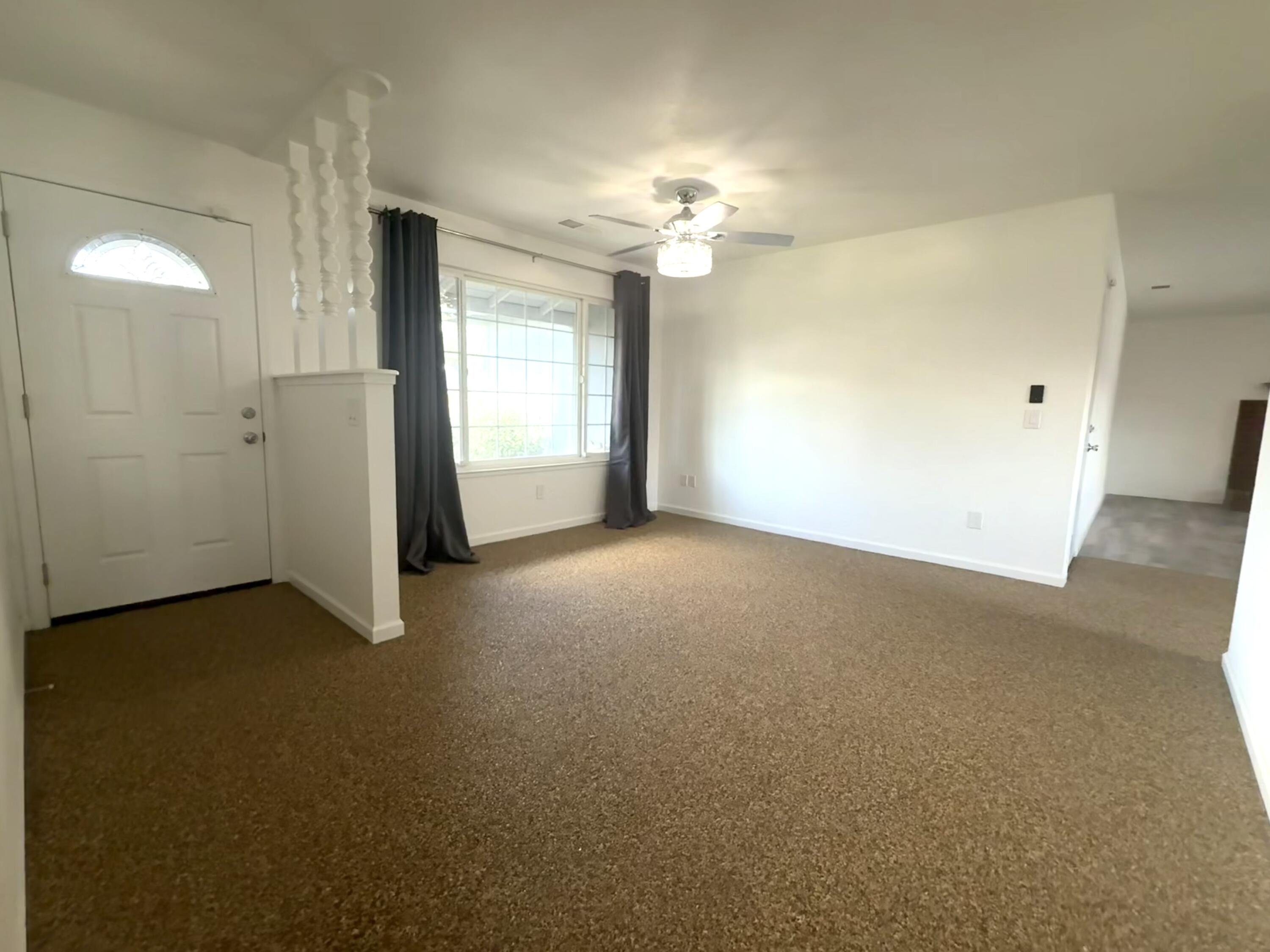 1093 Raymond Rd, Hanford, CA 93230