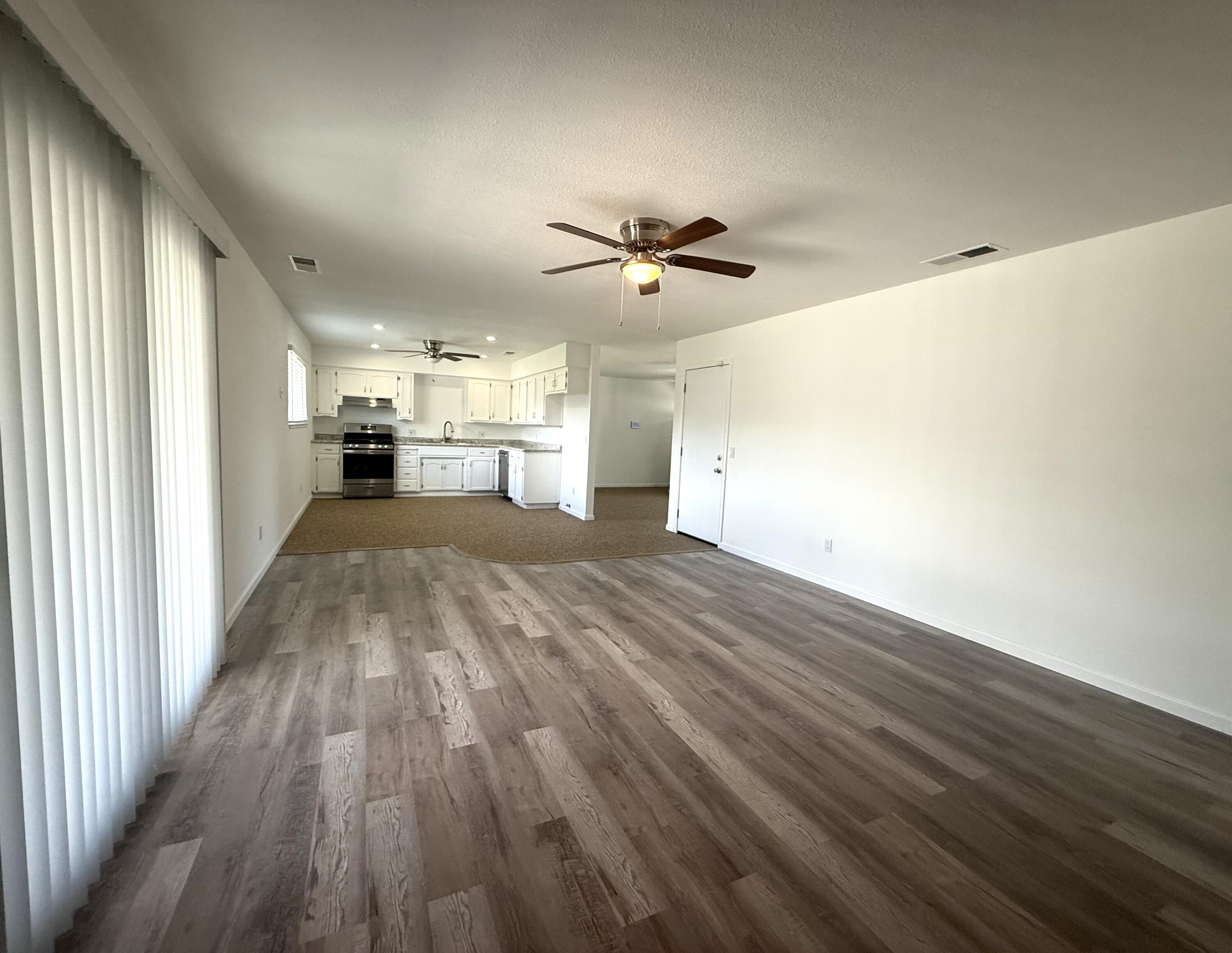 1093 Raymond Rd, Hanford, CA 93230