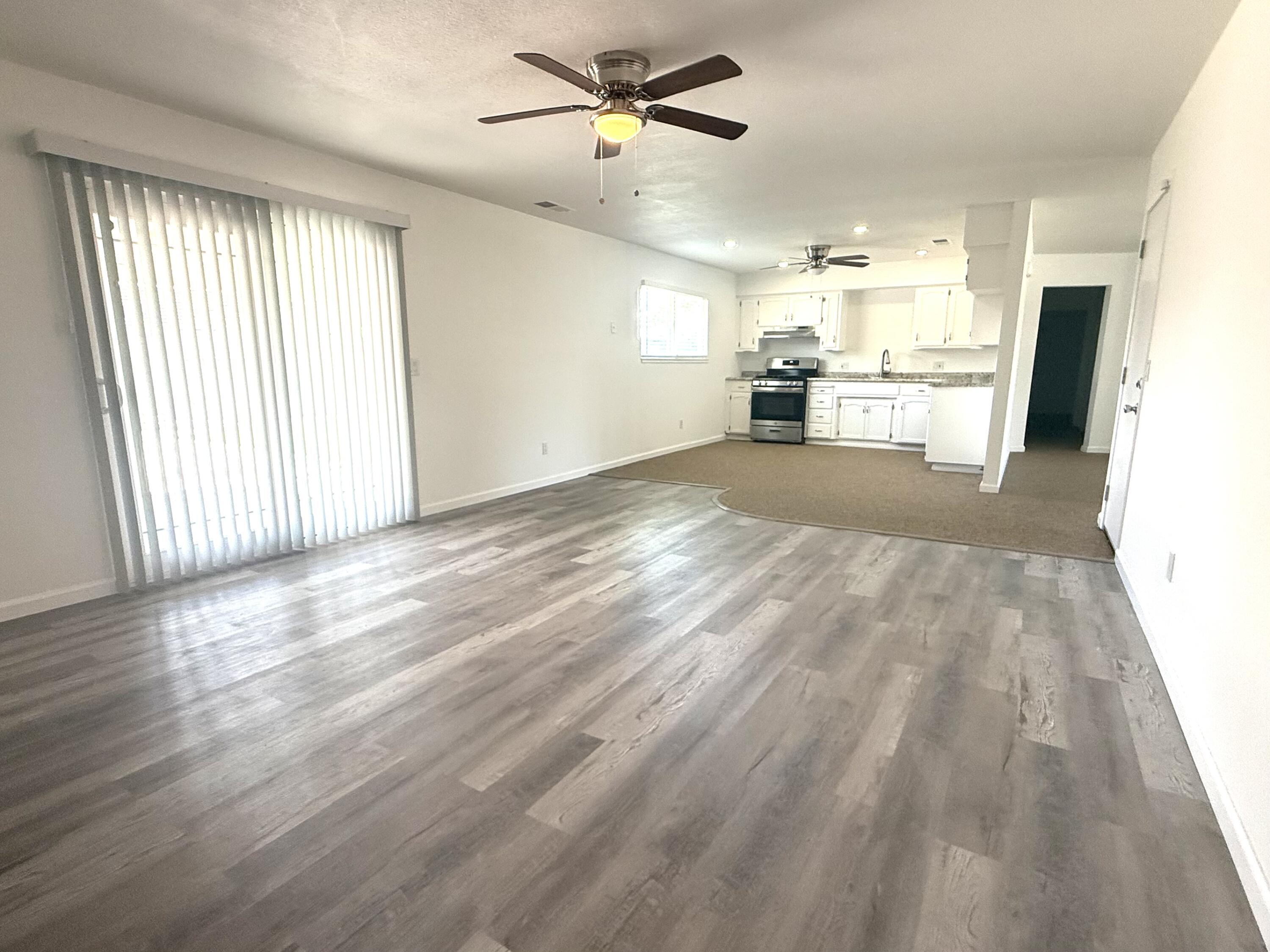 1093 Raymond Rd, Hanford, CA 93230