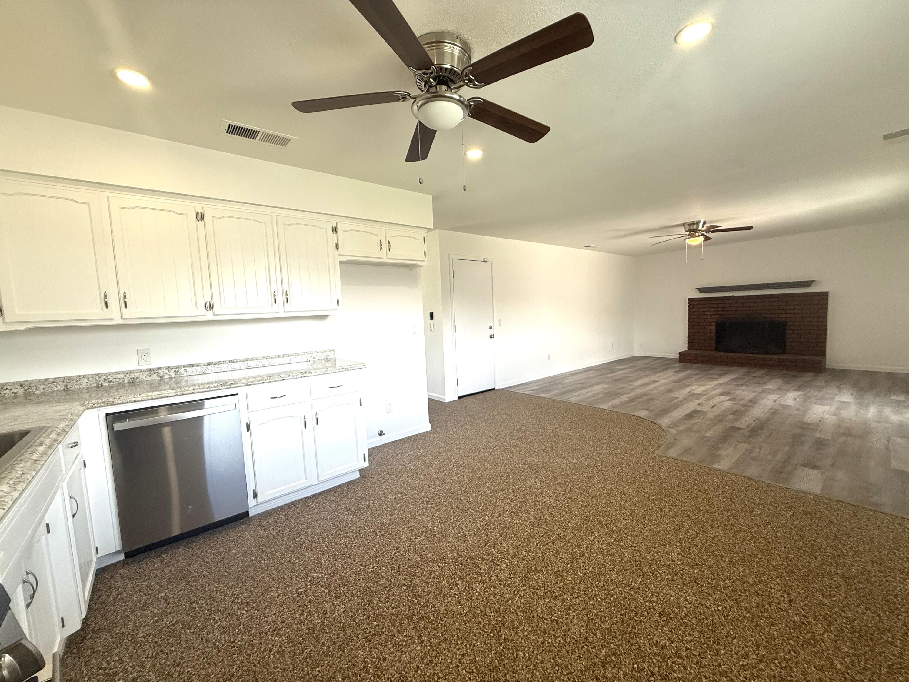 1093 Raymond Rd, Hanford, CA 93230