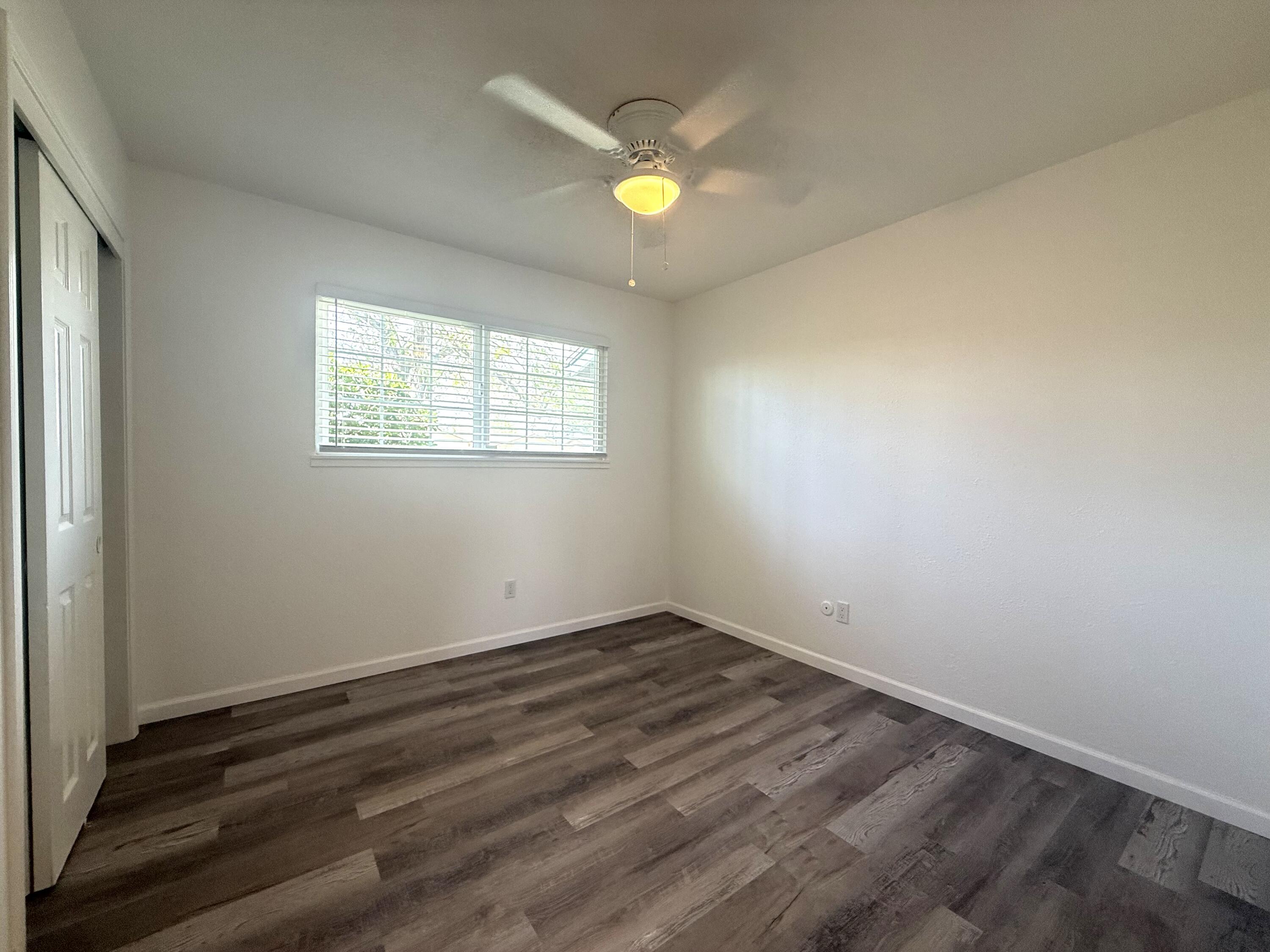 1093 Raymond Rd, Hanford, CA 93230