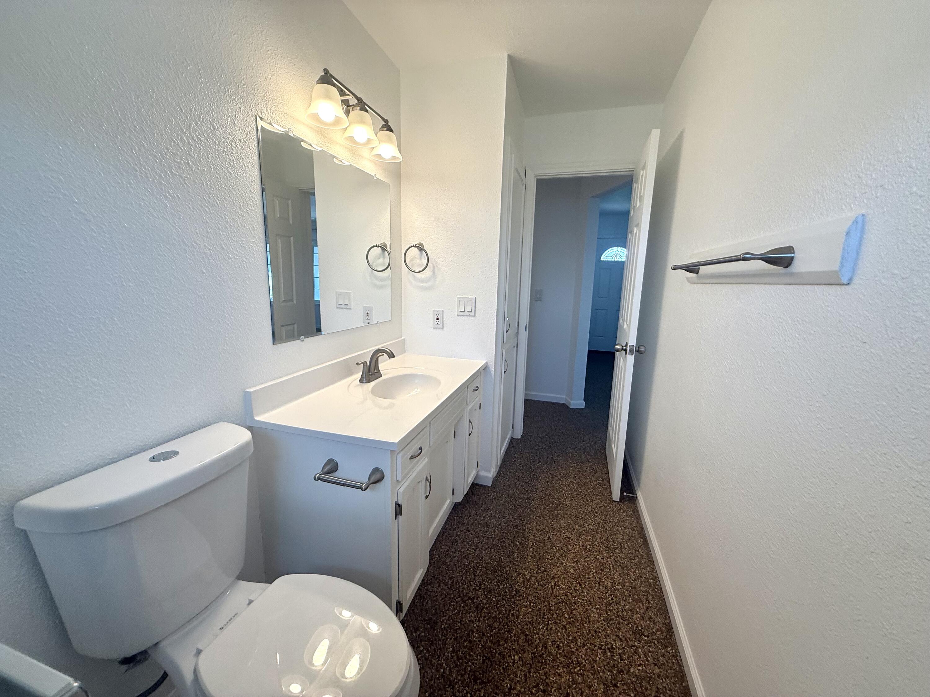 1093 Raymond Rd, Hanford, CA 93230