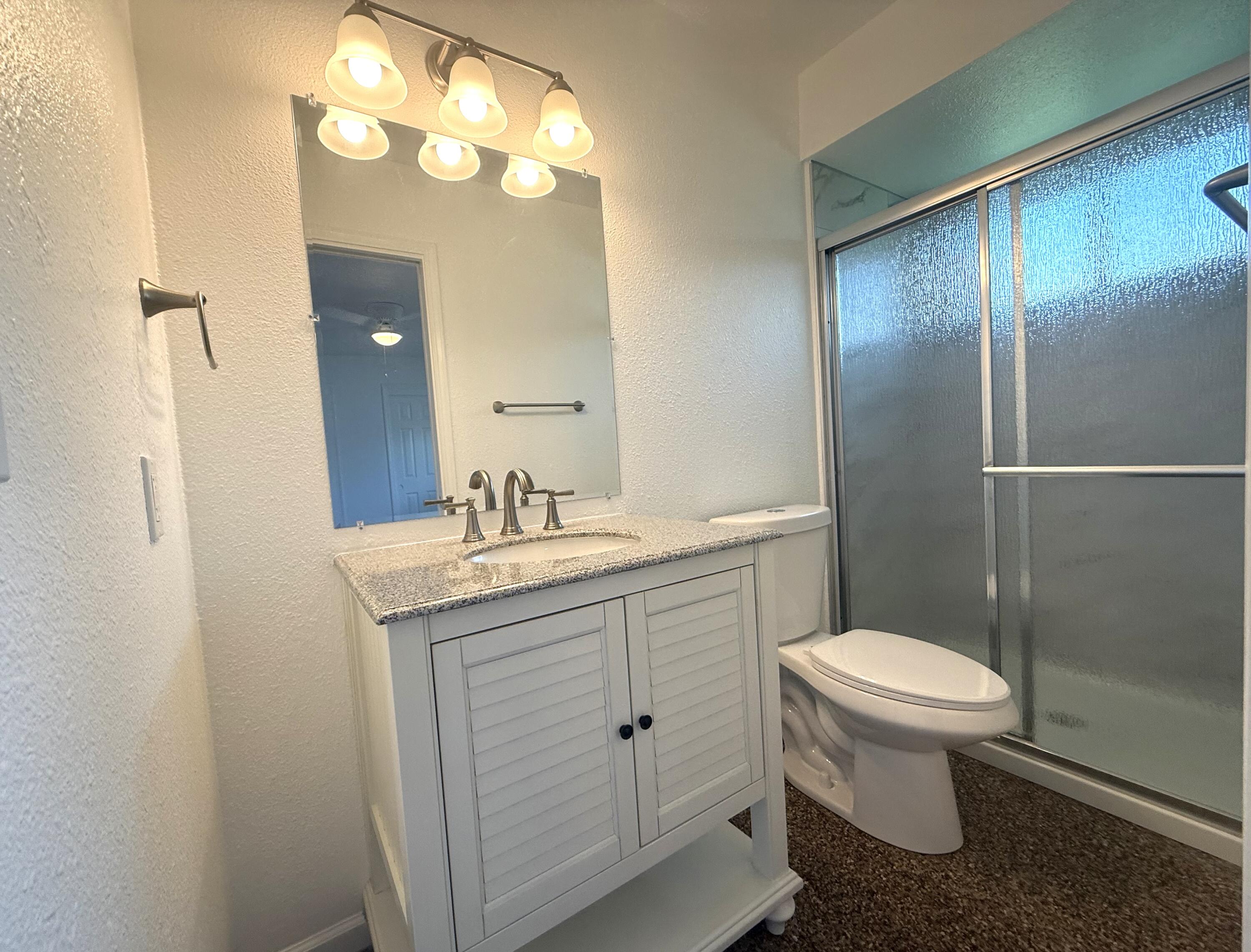 1093 Raymond Rd, Hanford, CA 93230