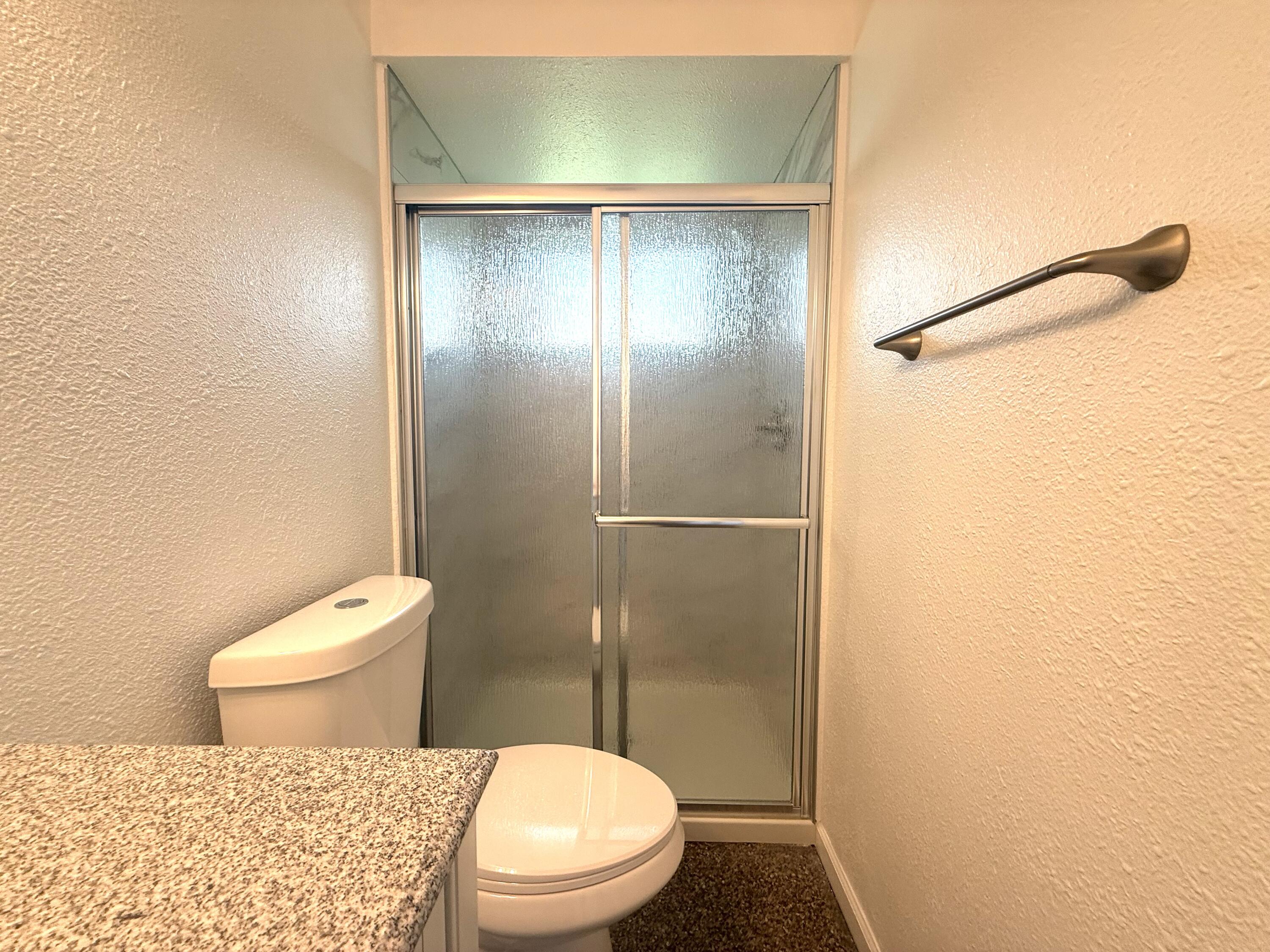 1093 Raymond Rd, Hanford, CA 93230