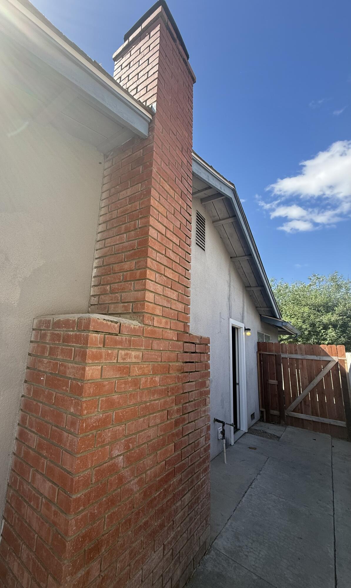 1093 Raymond Rd, Hanford, CA 93230