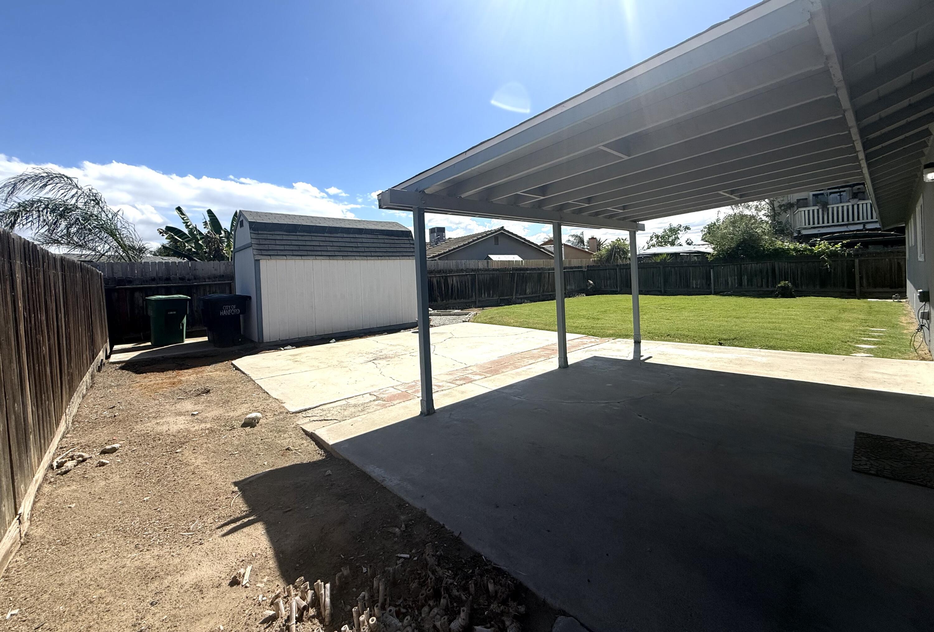 1093 Raymond Rd, Hanford, CA 93230