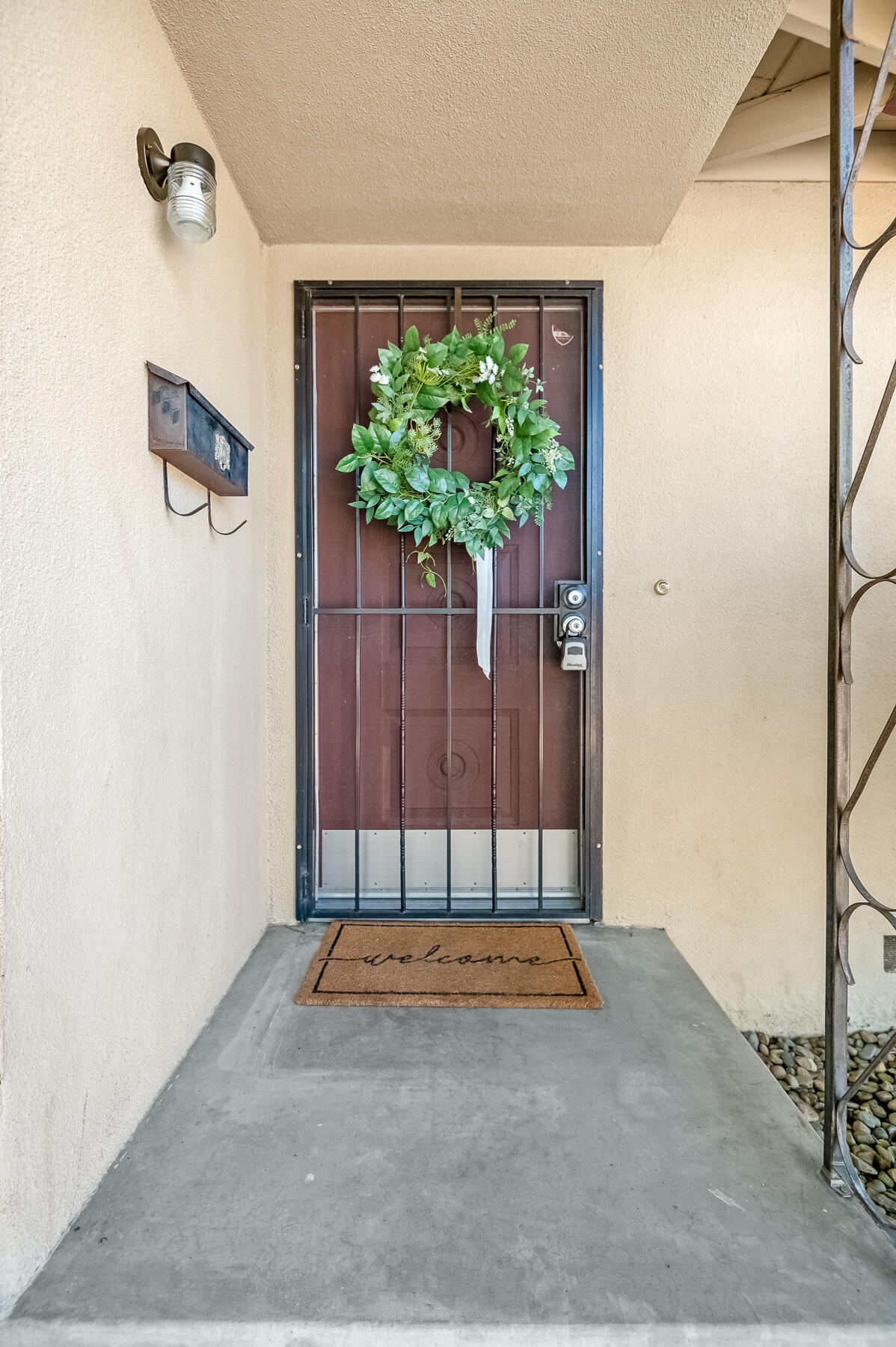 650 W Princeton Ct, Visalia, CA 93277