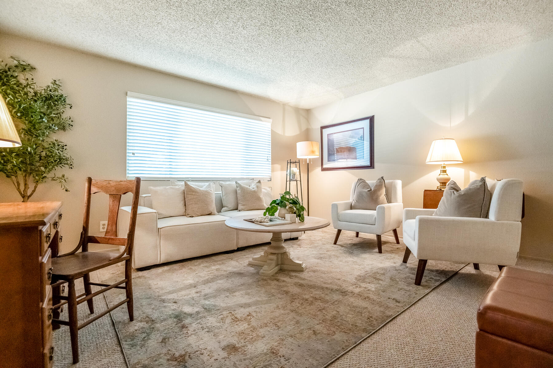 650 W Princeton Ct, Visalia, CA 93277