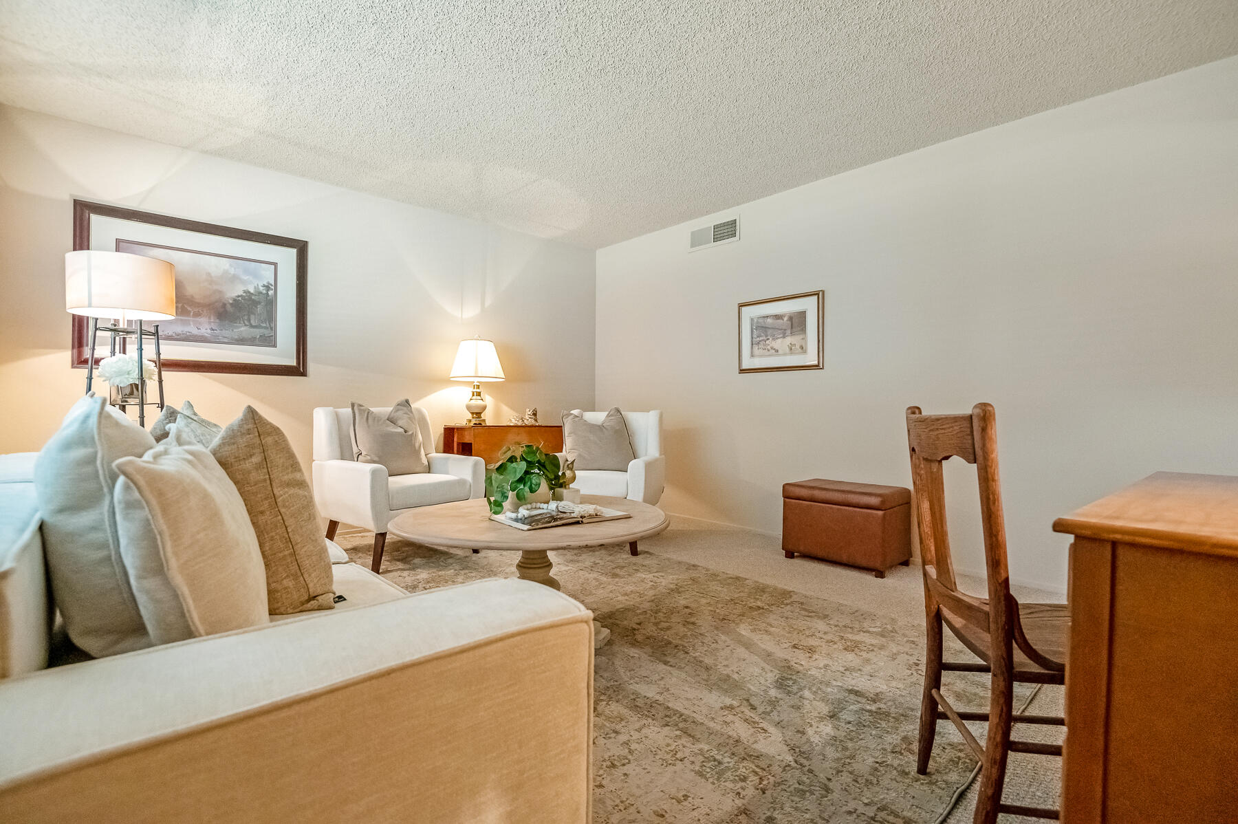 650 W Princeton Ct, Visalia, CA 93277