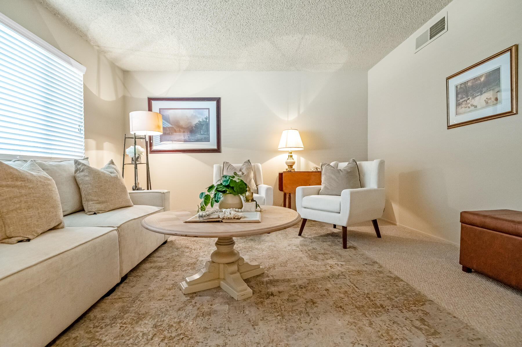 650 W Princeton Ct, Visalia, CA 93277