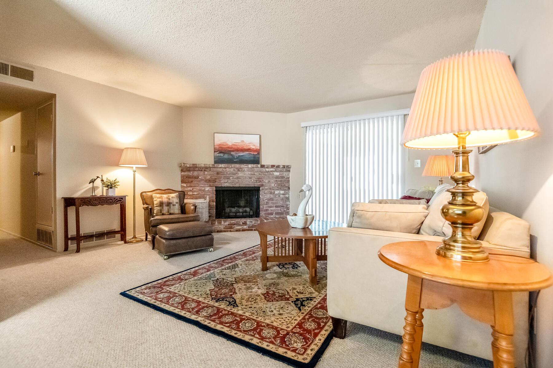 650 W Princeton Ct, Visalia, CA 93277