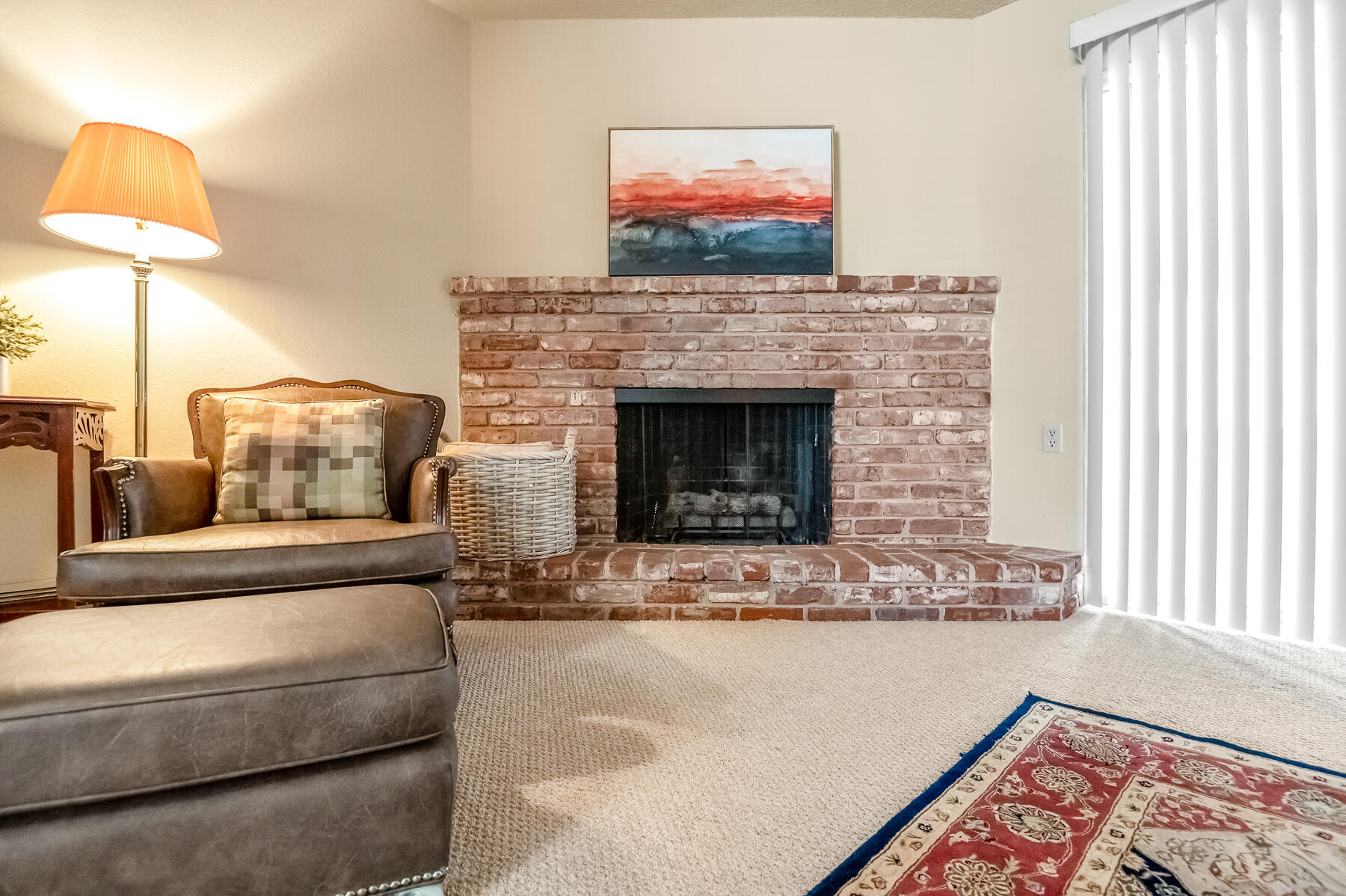 650 W Princeton Ct, Visalia, CA 93277