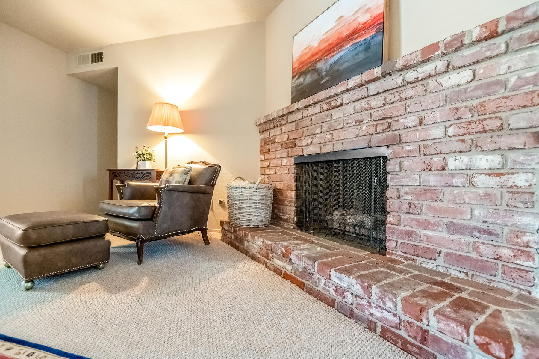 650 W Princeton Ct, Visalia, CA 93277