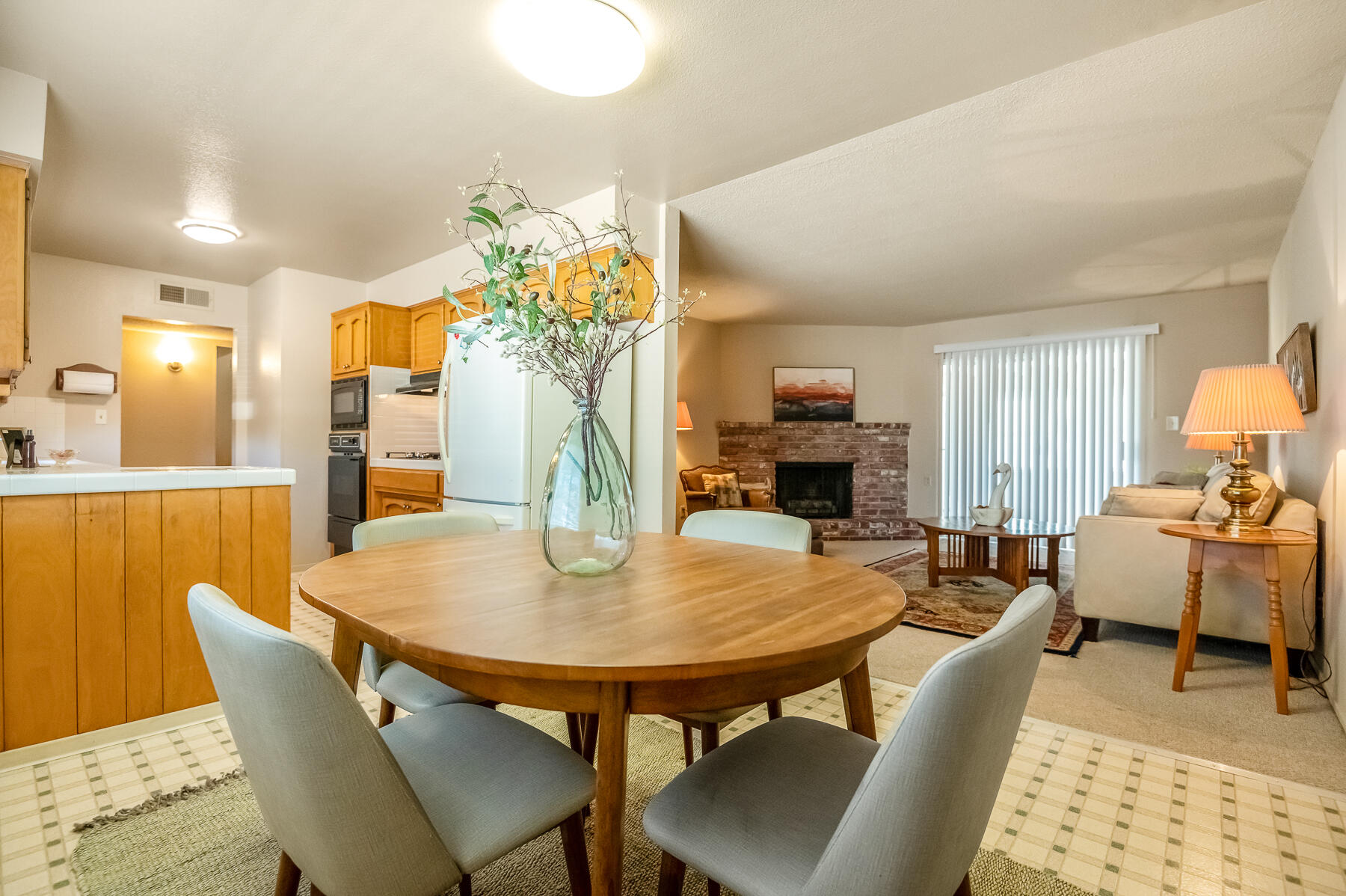 650 W Princeton Ct, Visalia, CA 93277