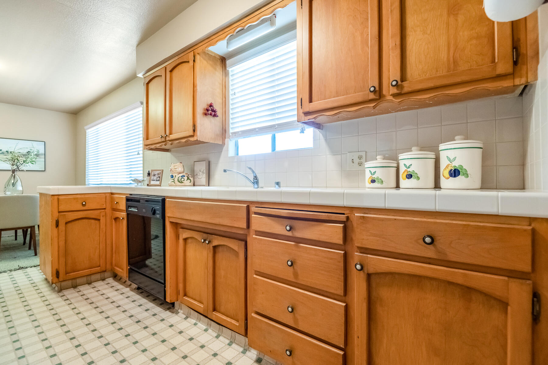 650 W Princeton Ct, Visalia, CA 93277