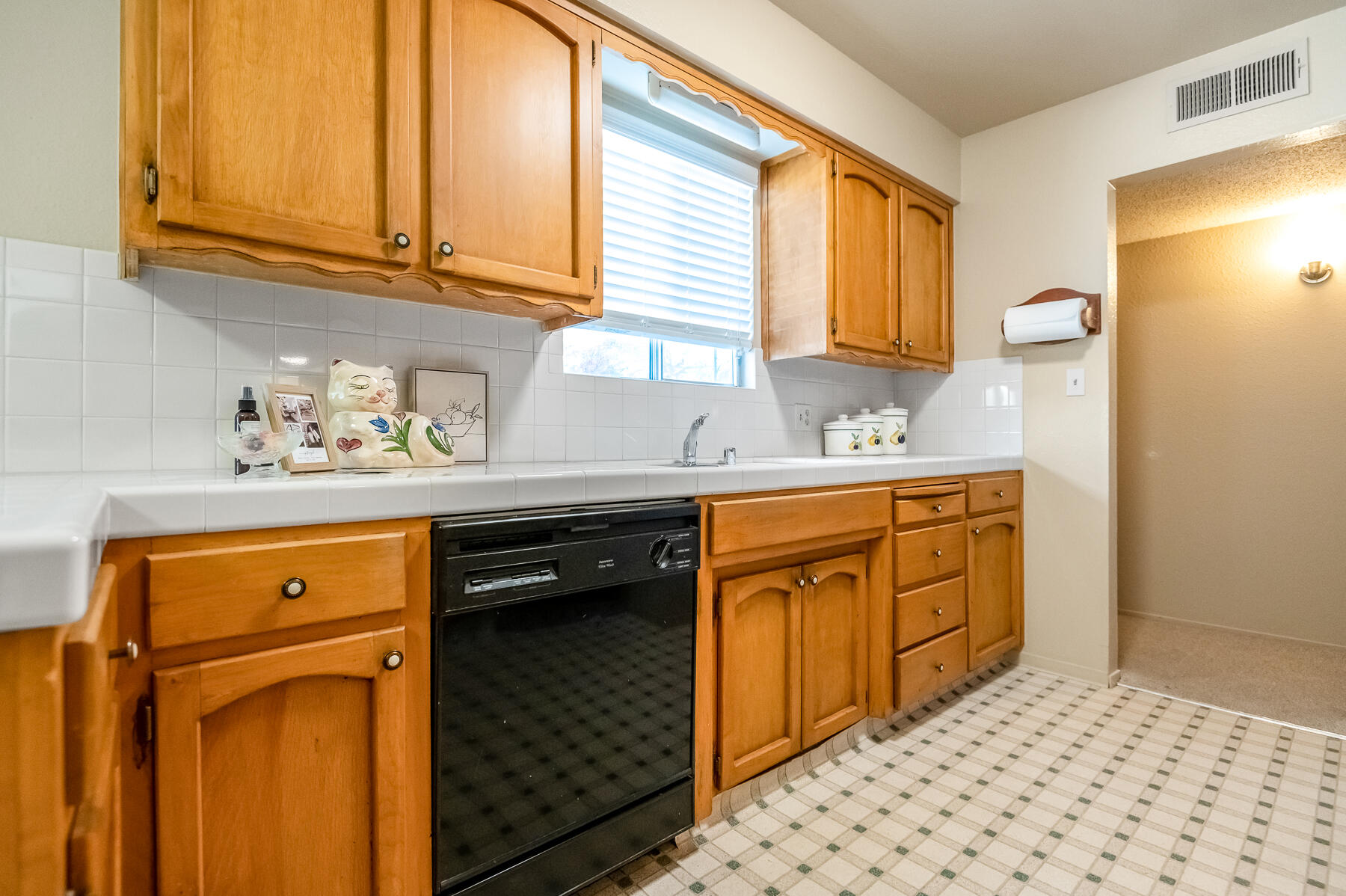 650 W Princeton Ct, Visalia, CA 93277