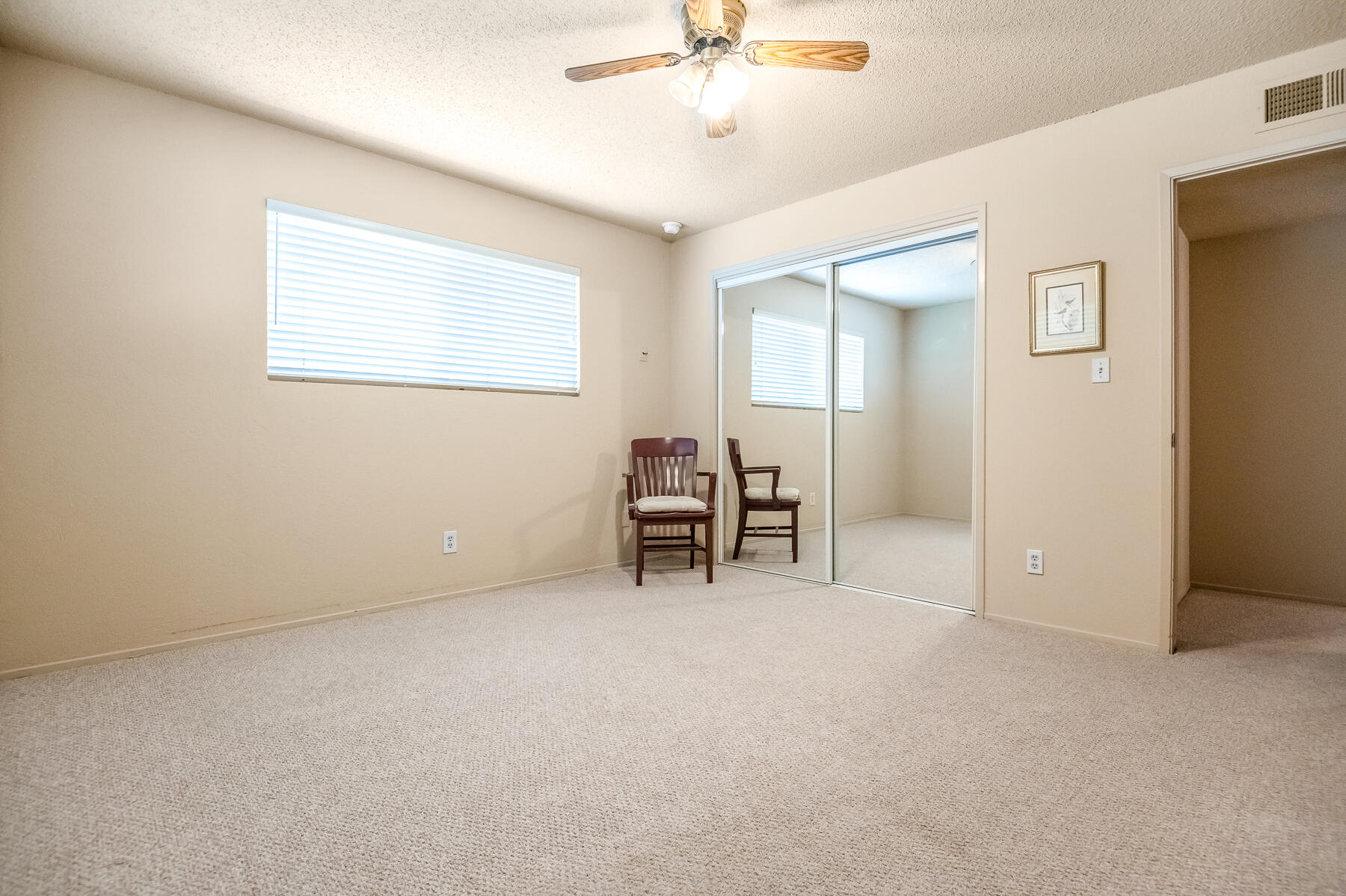 650 W Princeton Ct, Visalia, CA 93277