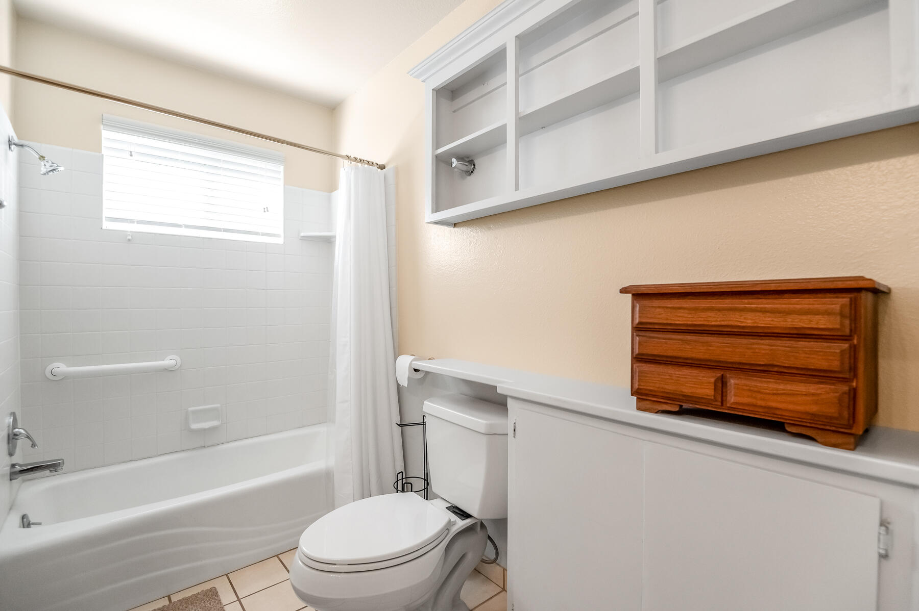 650 W Princeton Ct, Visalia, CA 93277